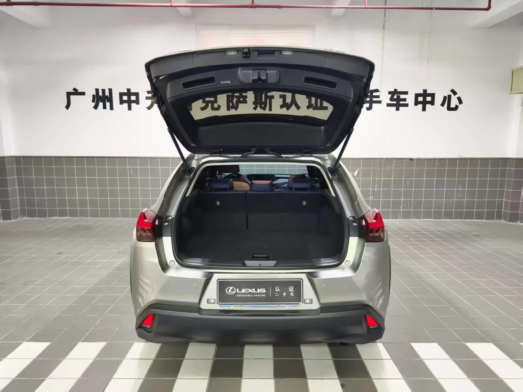 Lexus UX 2022 г. 21099 км. — фото 6