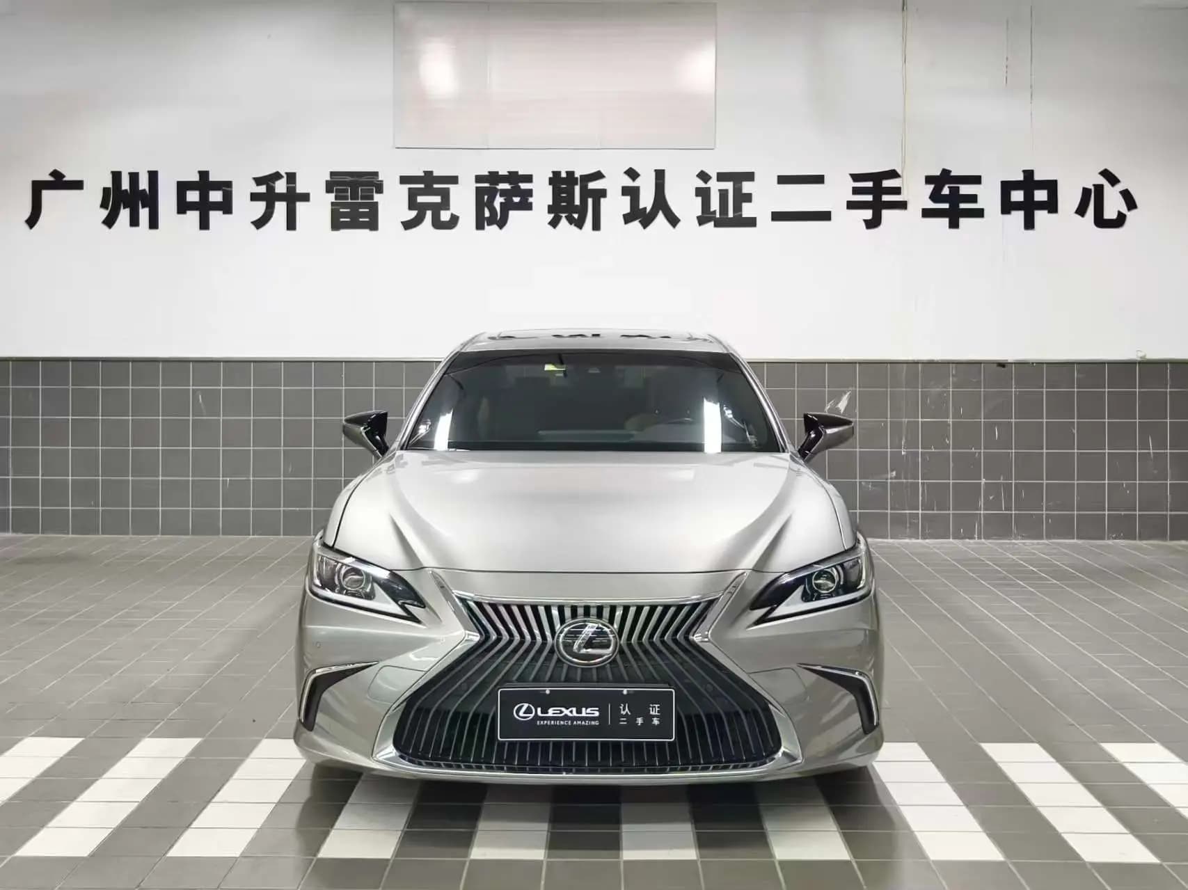 Lexus ES 2021 г. 72128 км. — фото 2