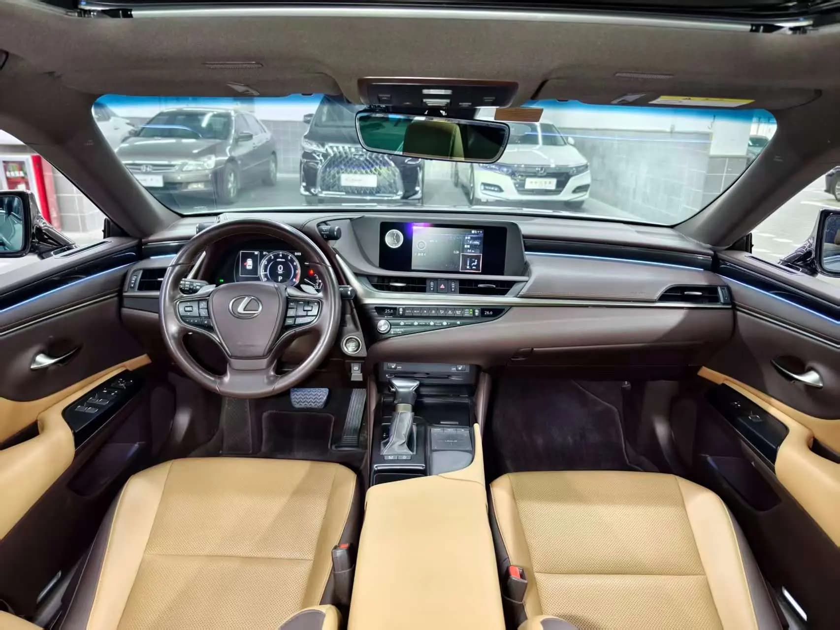 Lexus ES 2021 г. 72128 км. — фото 11