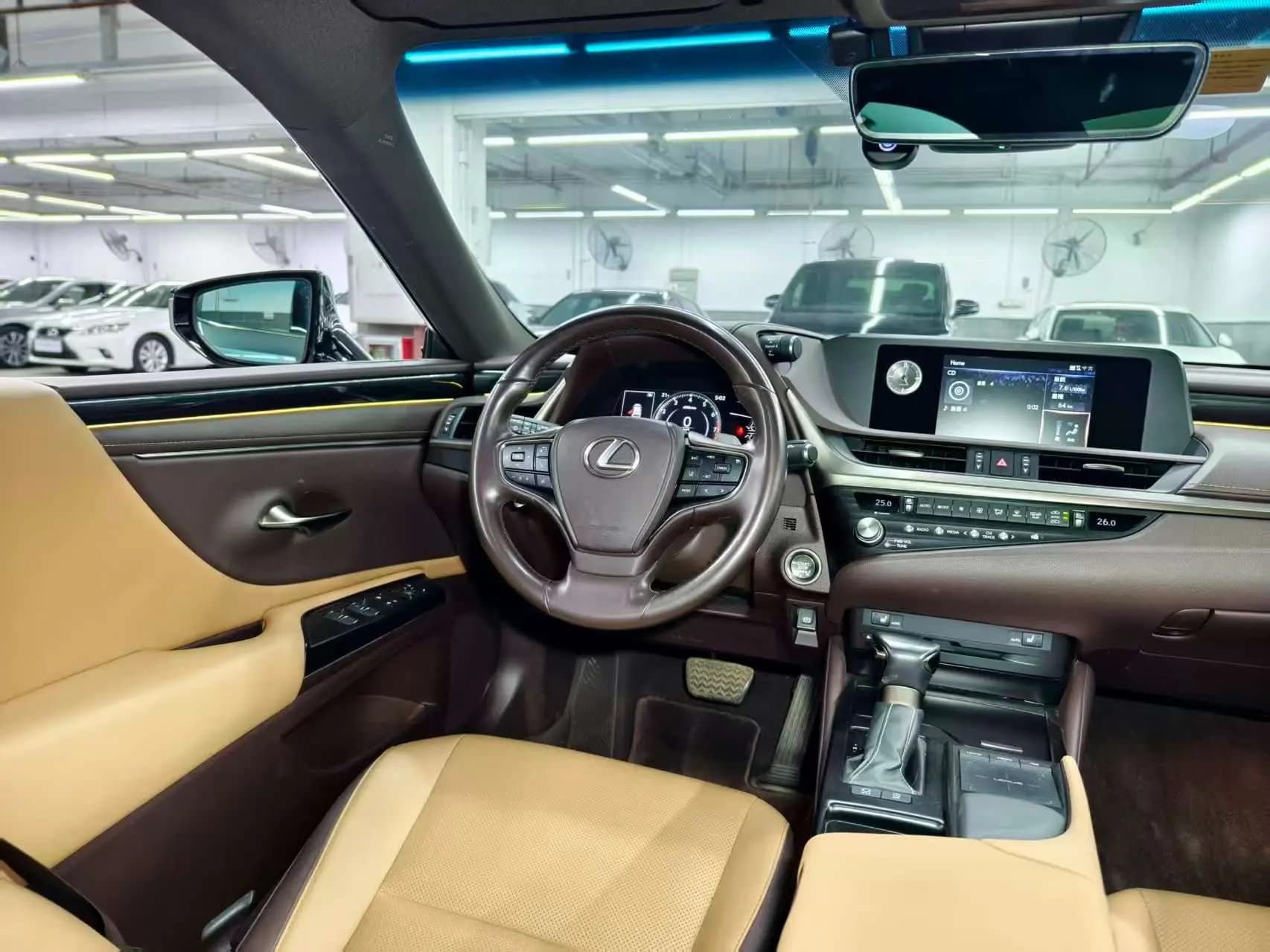 Lexus ES 2021 г. 72128 км. — фото 14