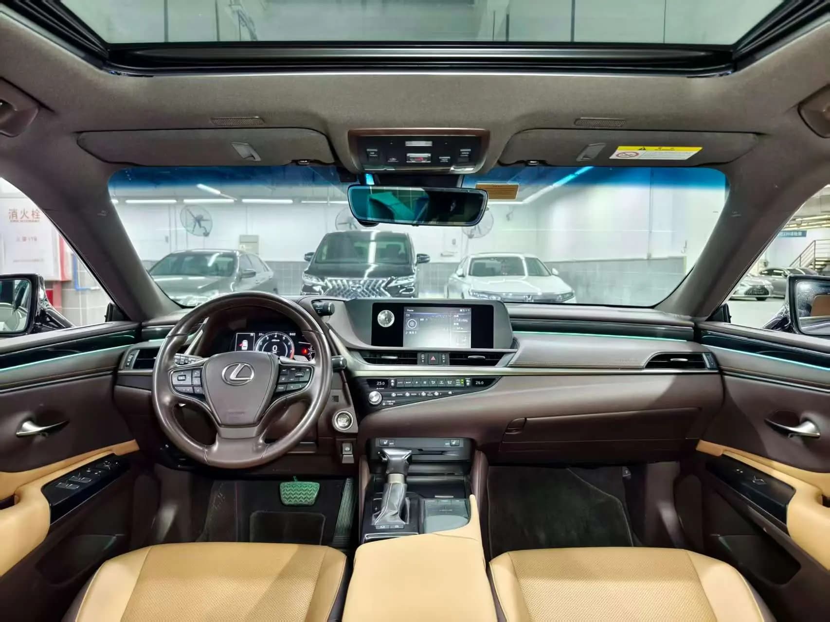 Lexus ES 2021 г. 72128 км. — фото 16