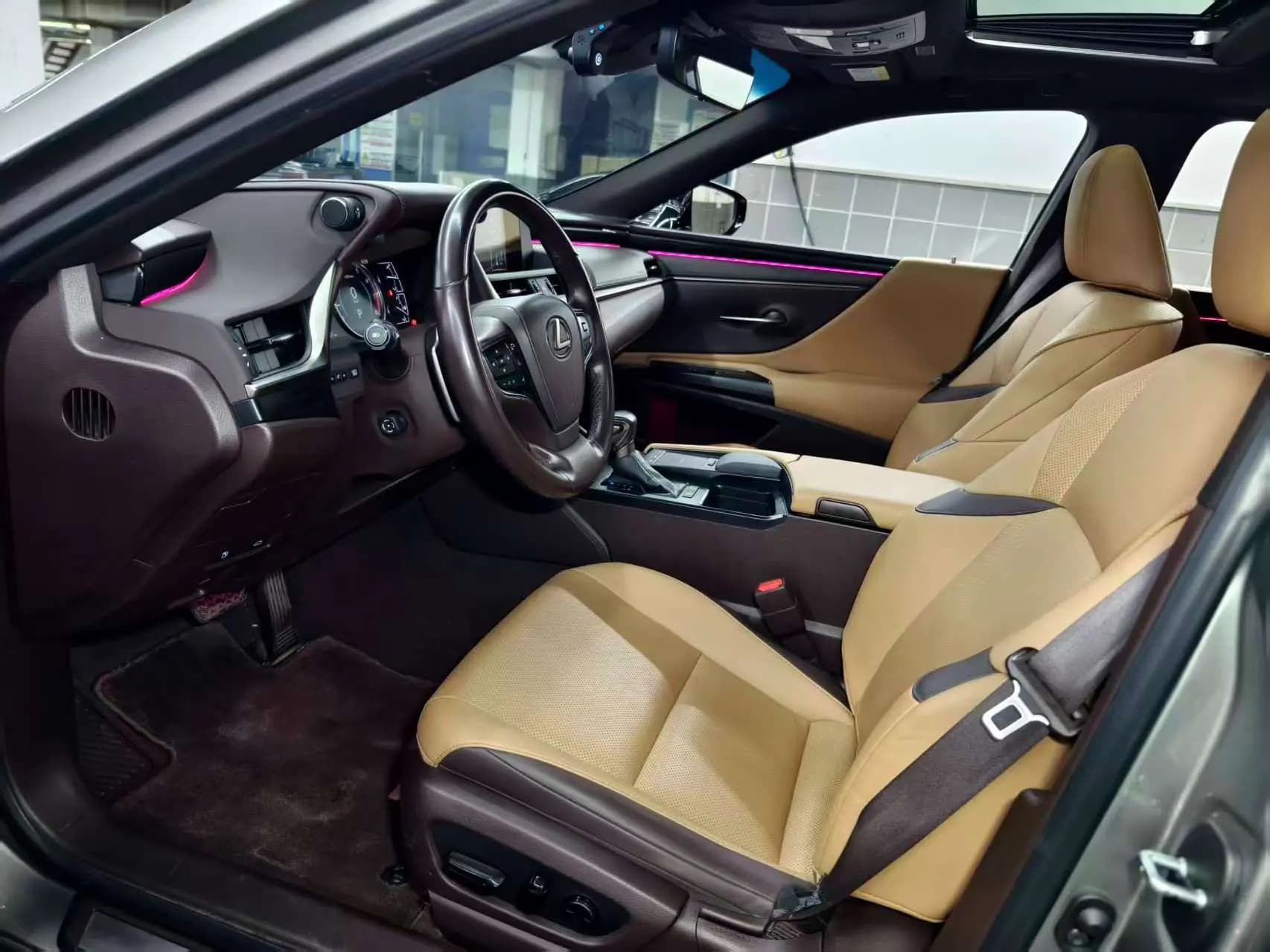 Lexus ES 2021 г. 72128 км. — фото 17