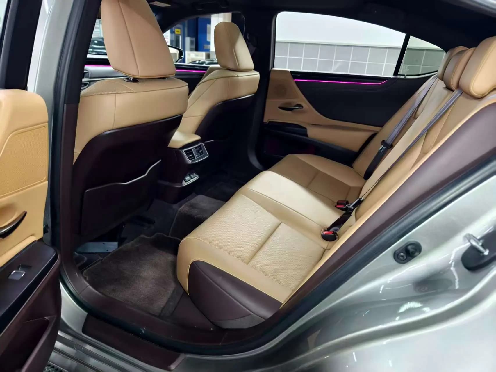 Lexus ES 2021 г. 72128 км. — фото 18