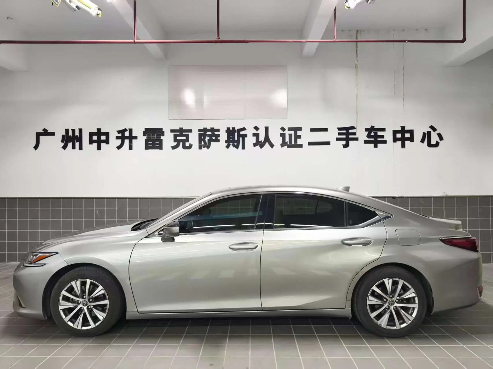 Lexus ES 2021 г. 72128 км. — фото 3