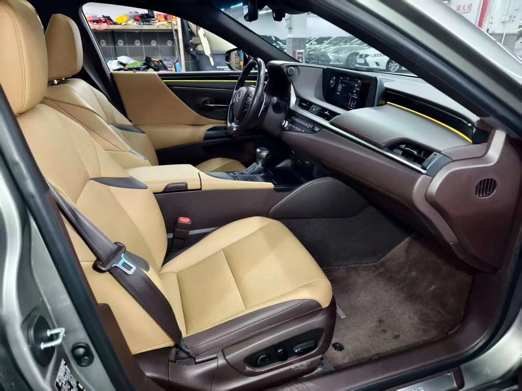 Lexus ES 2021 г. 72128 км. — фото 21