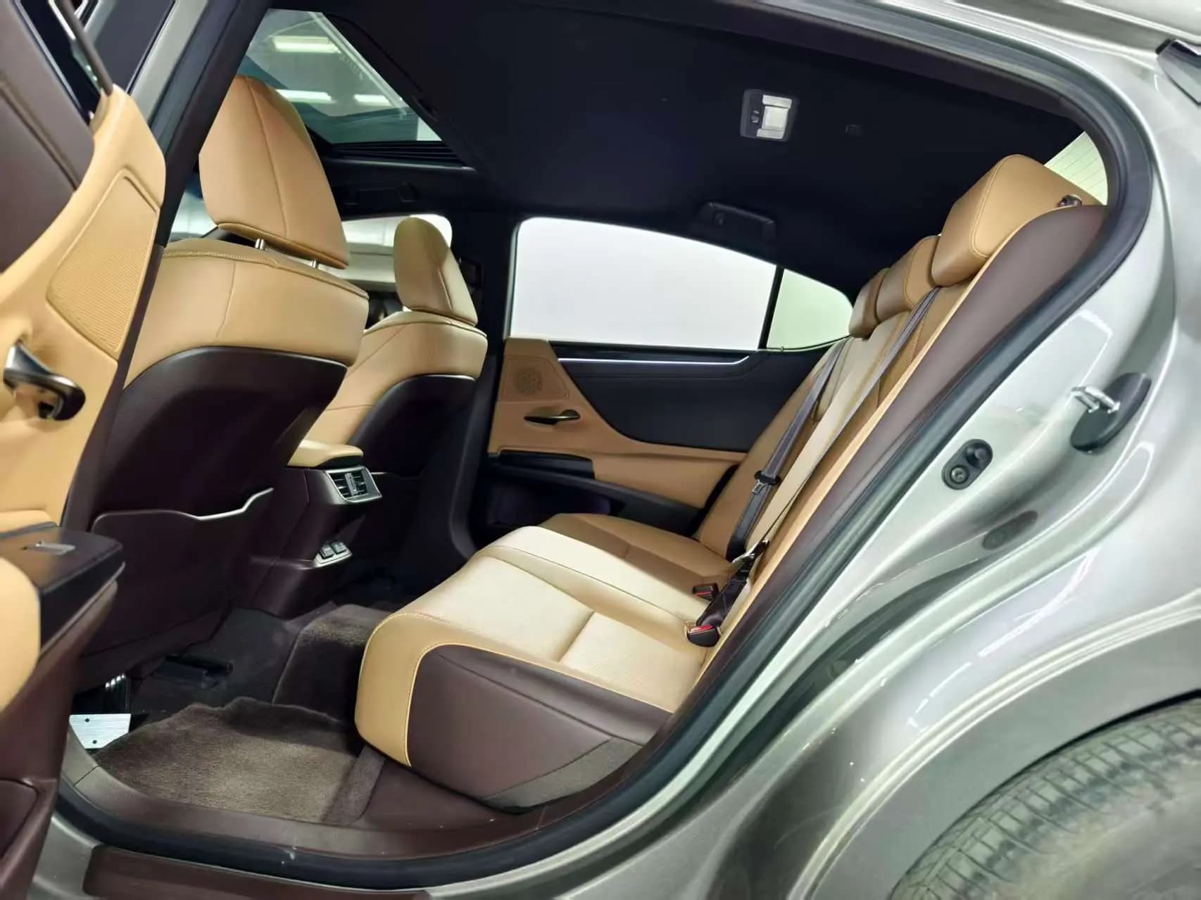 Lexus ES 2021 г. 72128 км. — фото 23