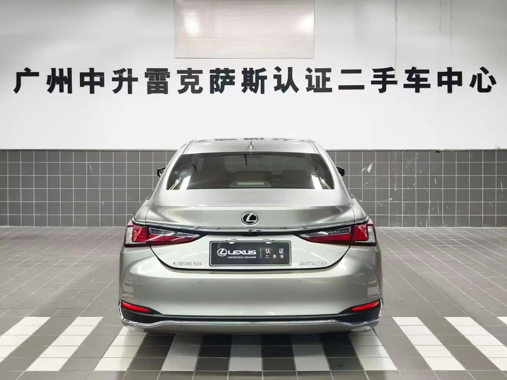 Lexus ES 2021 г. 72128 км. — фото 4