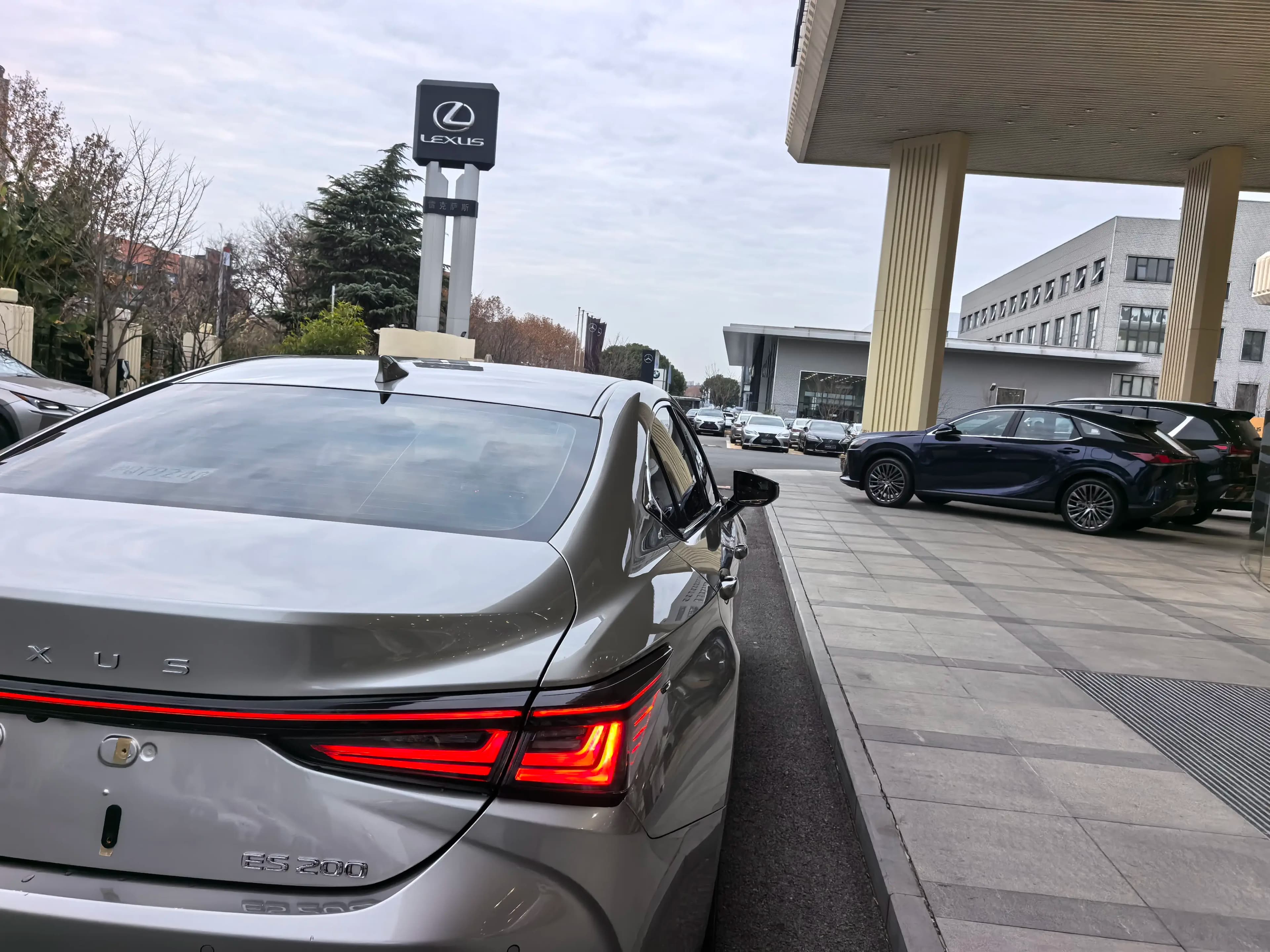 Lexus ES 2025 г. 4132 км. — фото 11