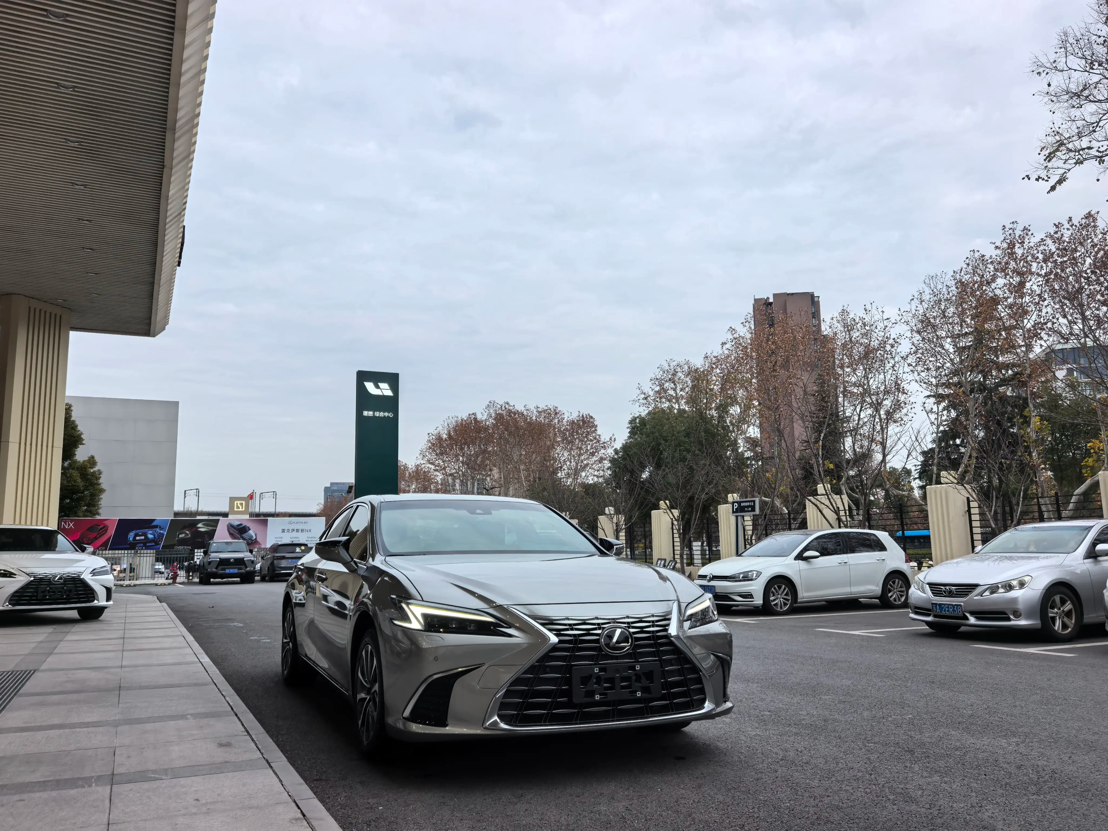 Lexus ES 2025 г. 4132 км. — фото 3