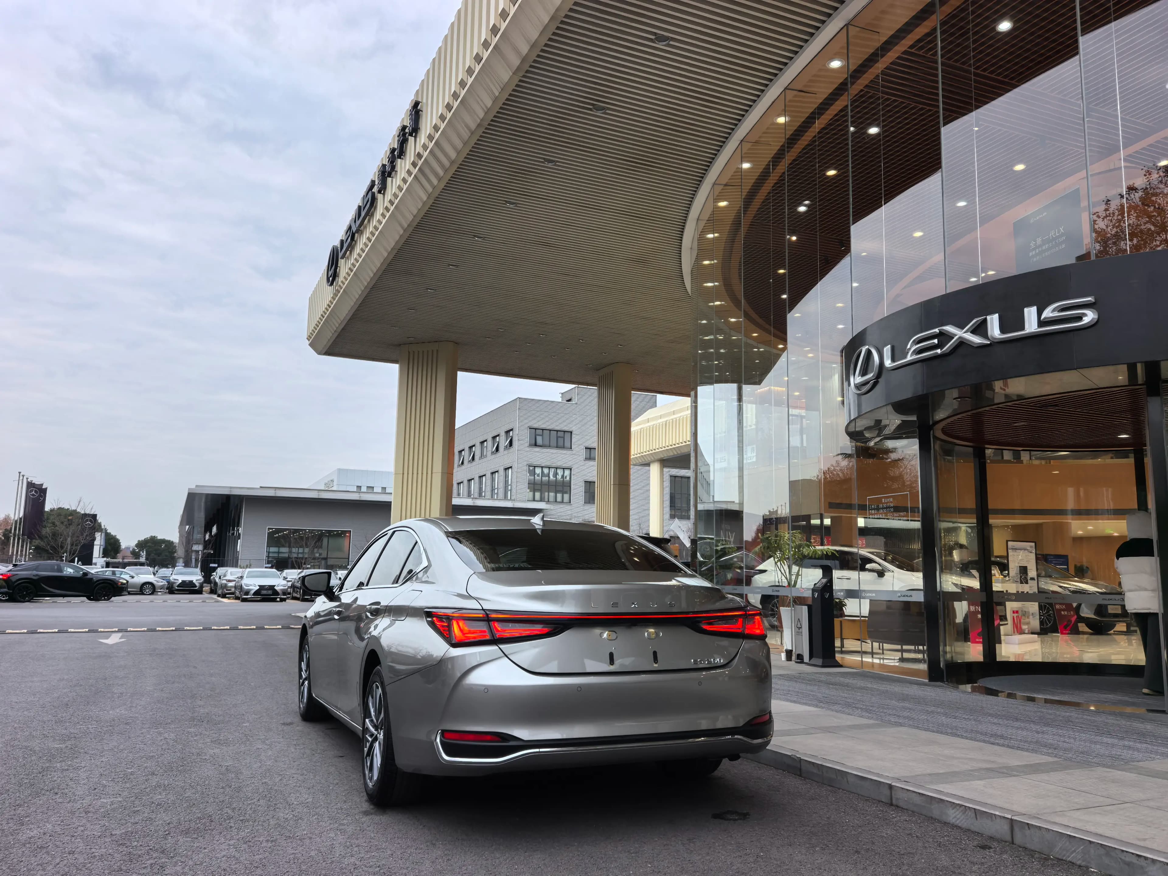 Lexus ES 2025 г. 4132 км. — фото 5