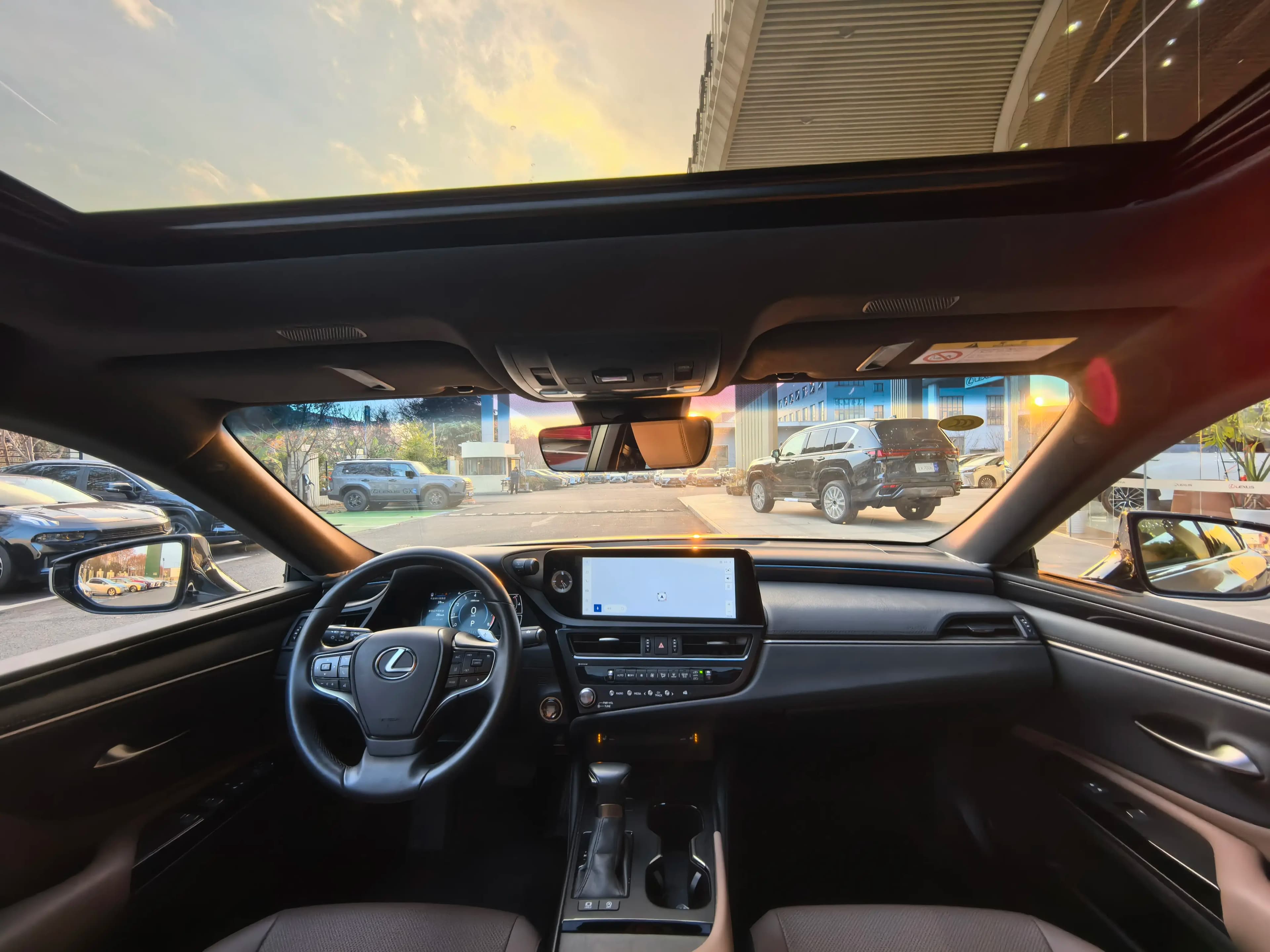 Lexus ES 2024 г. 22133 км. — фото 15