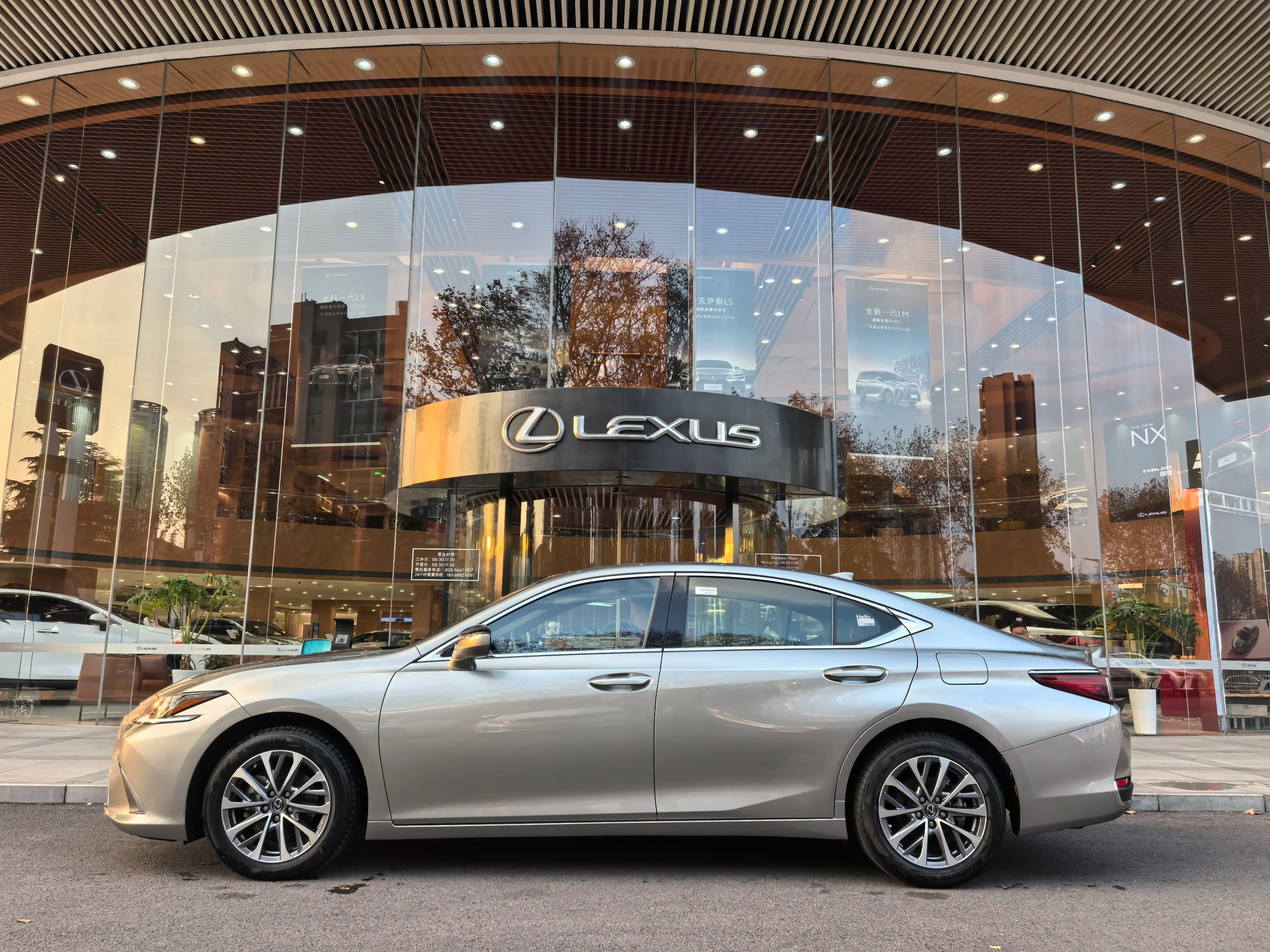 Lexus ES 2024 г. 22133 км. — фото 4