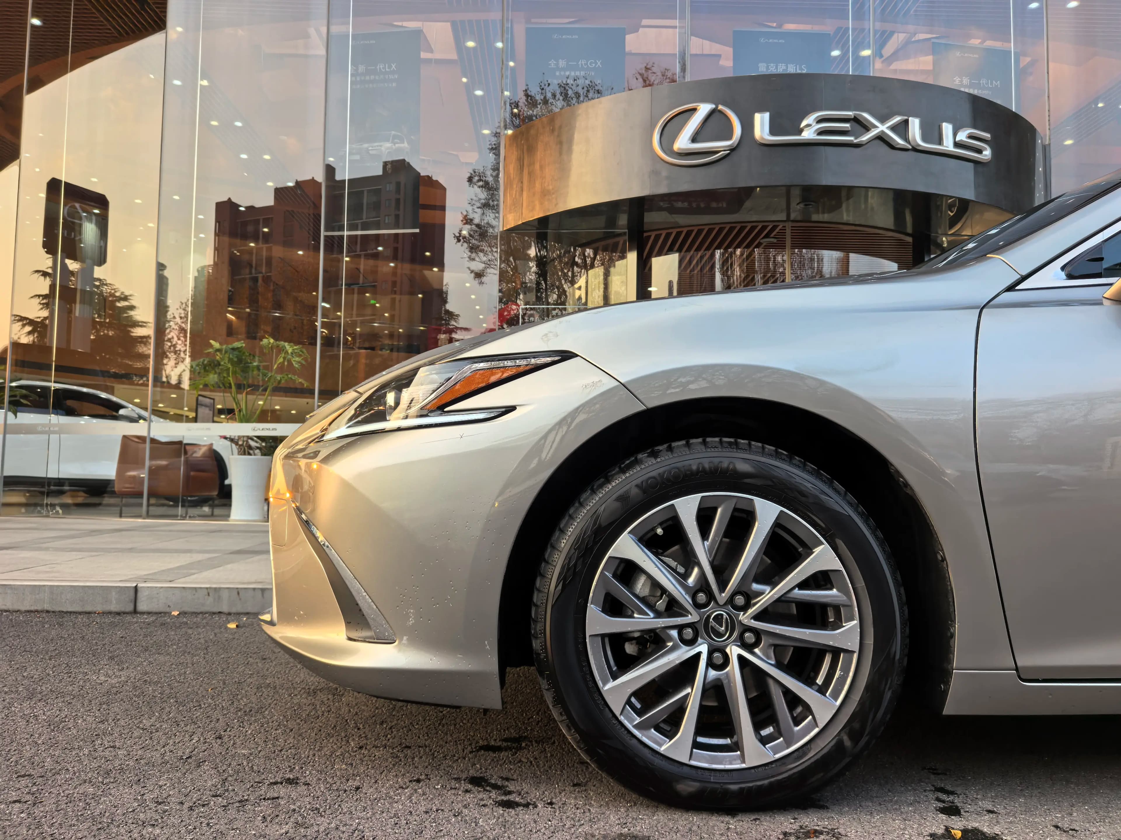 Lexus ES 2024 г. 22133 км. — фото 7