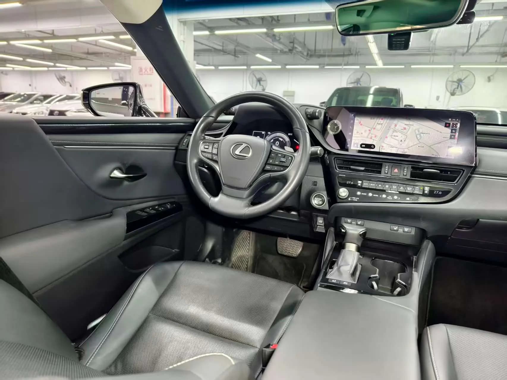 Lexus ES 2023 г. 55107 км. — фото 17