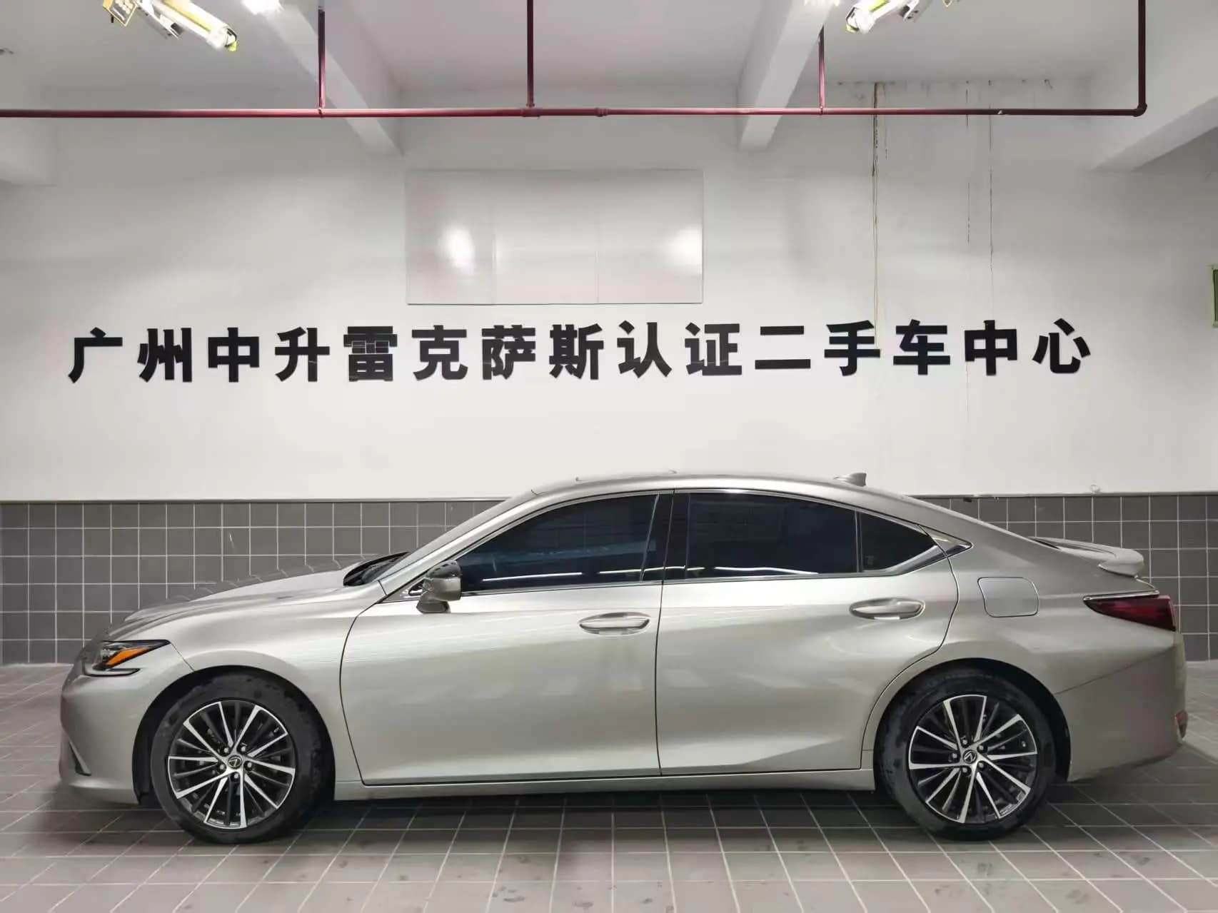 Lexus ES 2023 г. 55107 км. — фото 3