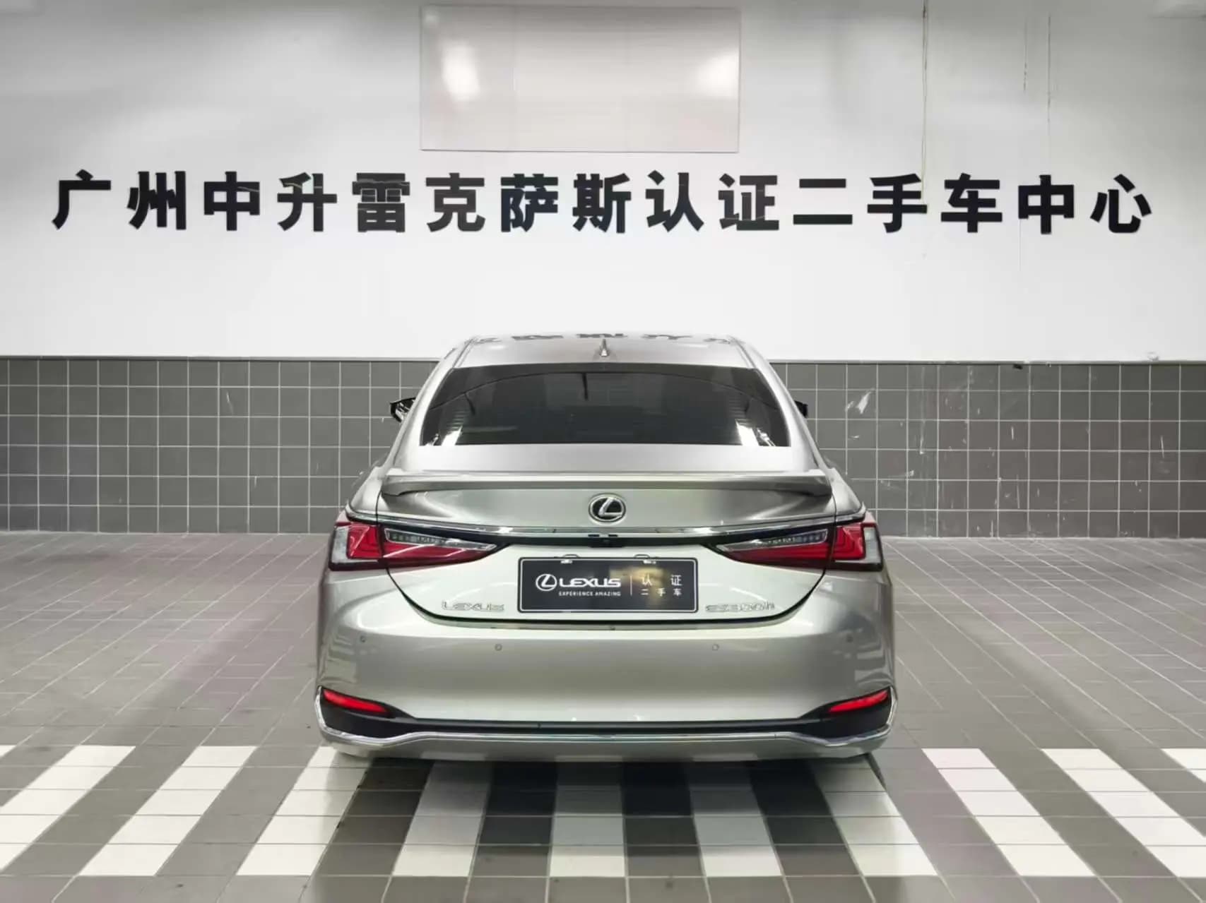 Lexus ES 2023 г. 55107 км. — фото 4