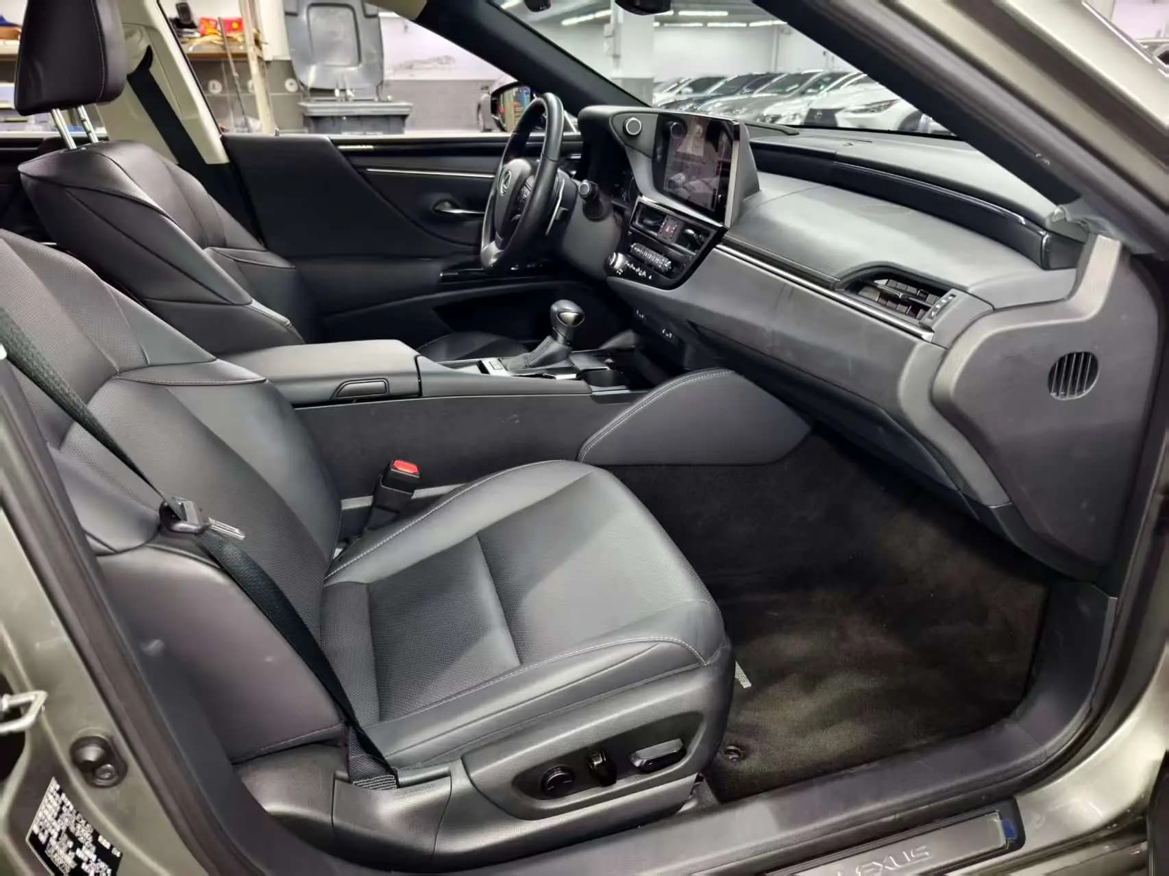 Lexus ES 2023 г. 55107 км. — фото 8