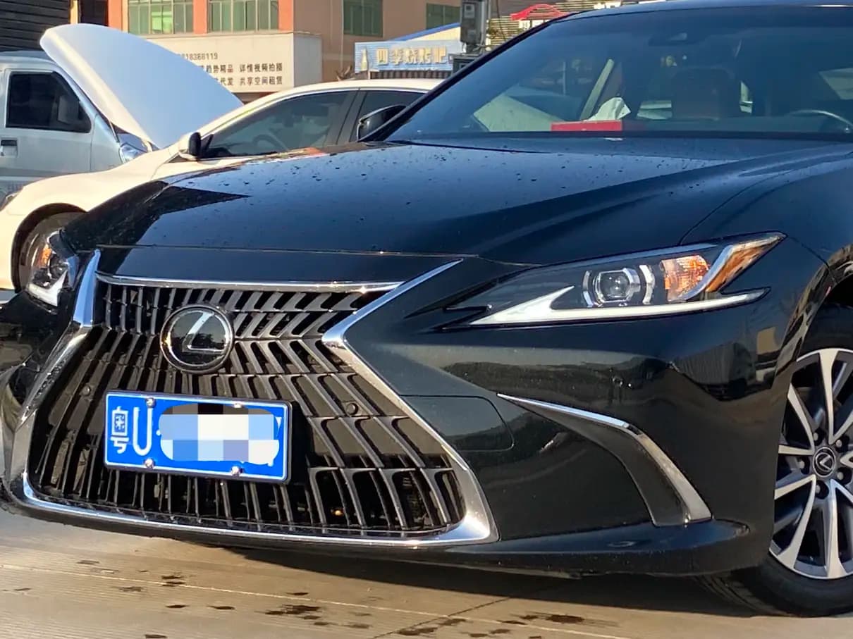 Lexus ES 2022 г. 69134 км. — фото 5