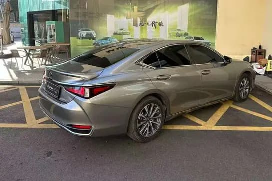 Lexus ES 2024 г. 28135 км. — фото 6