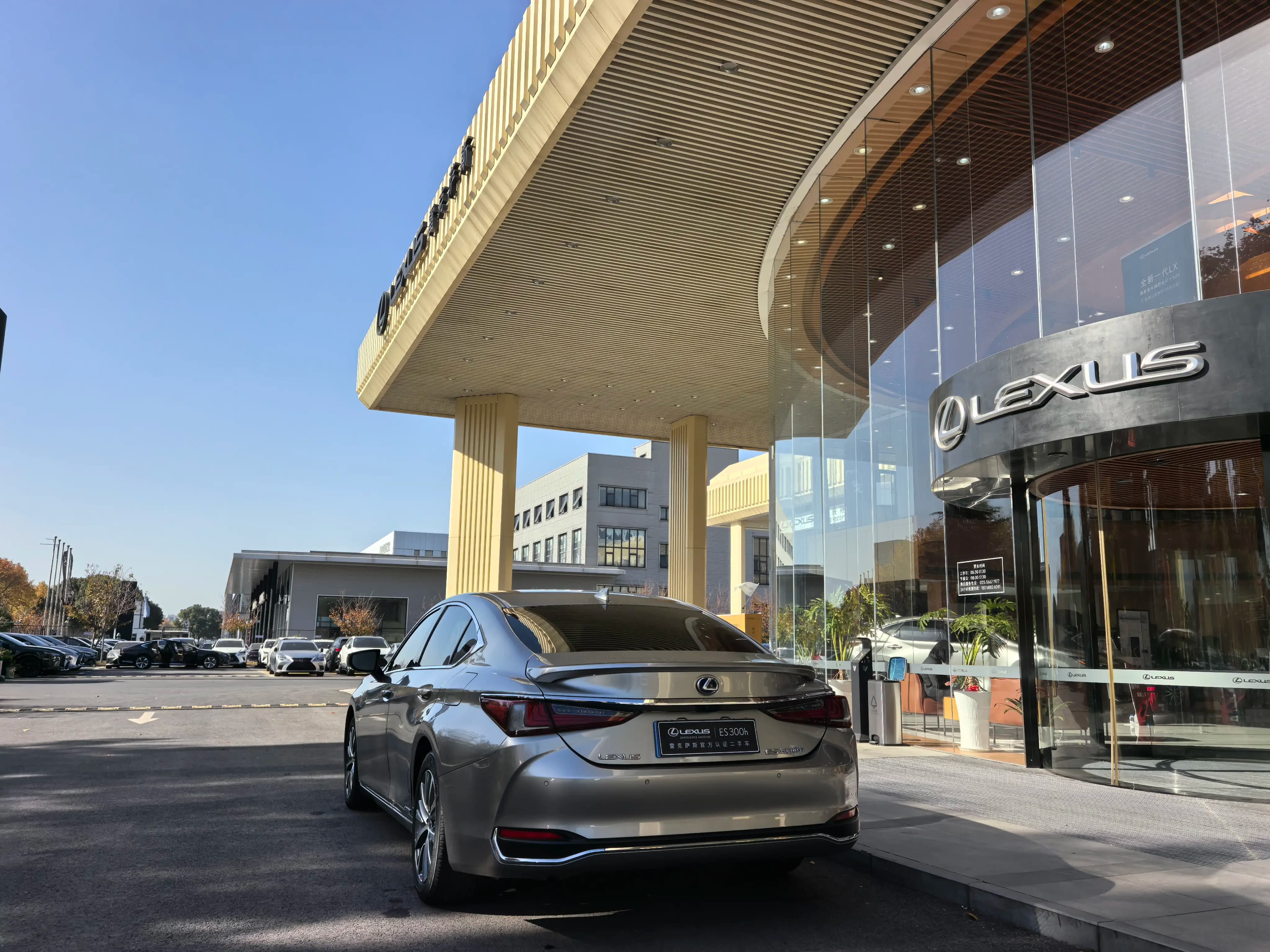 Lexus ES 2021 г. 99136 км. — фото 2
