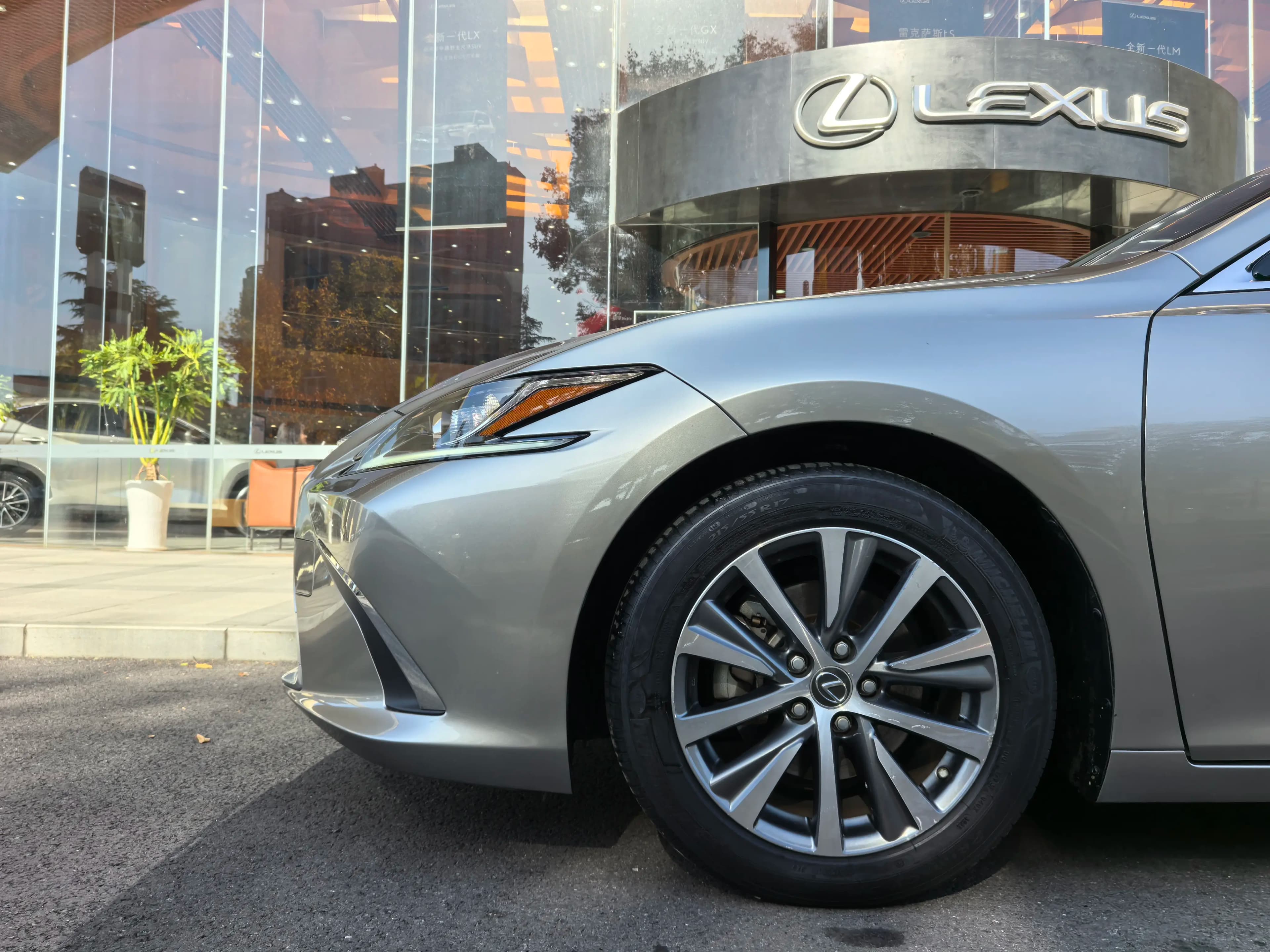 Lexus ES 2021 г. 99136 км. — фото 8