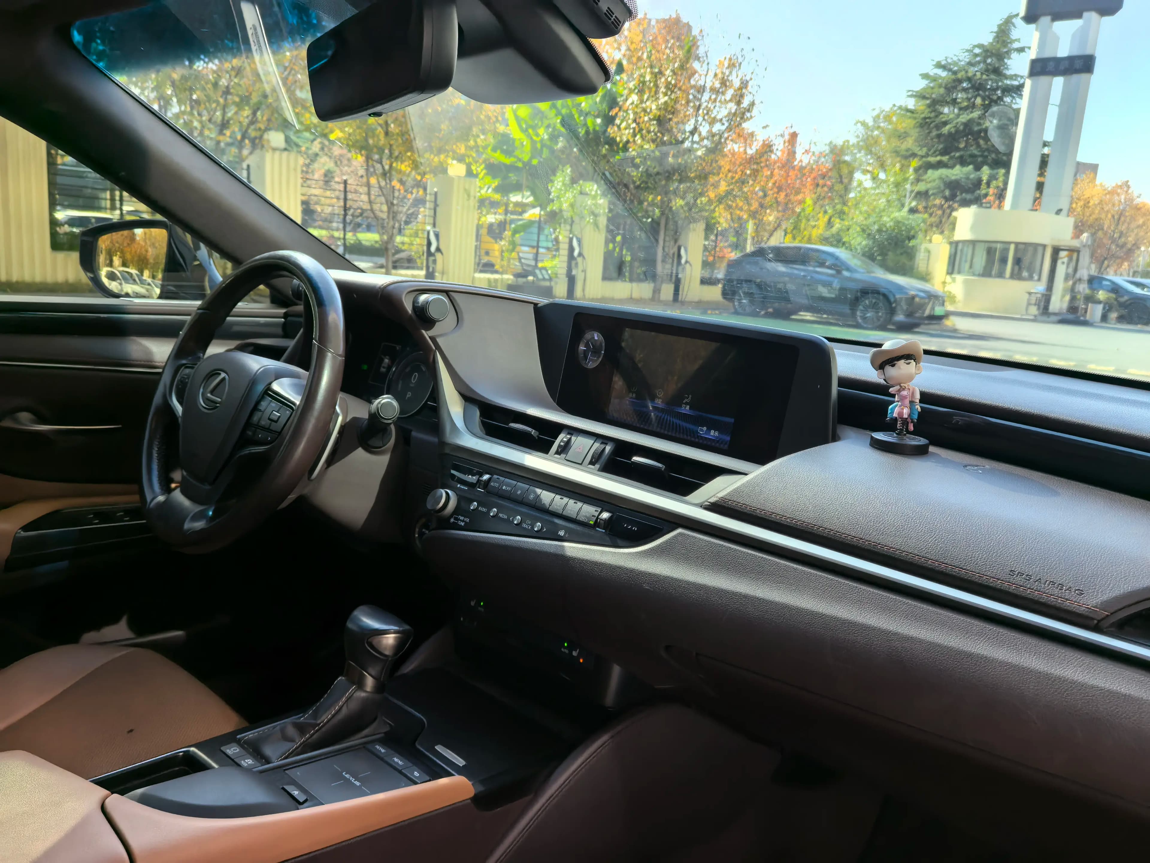 Lexus ES 2021 г. 99136 км. — фото 10
