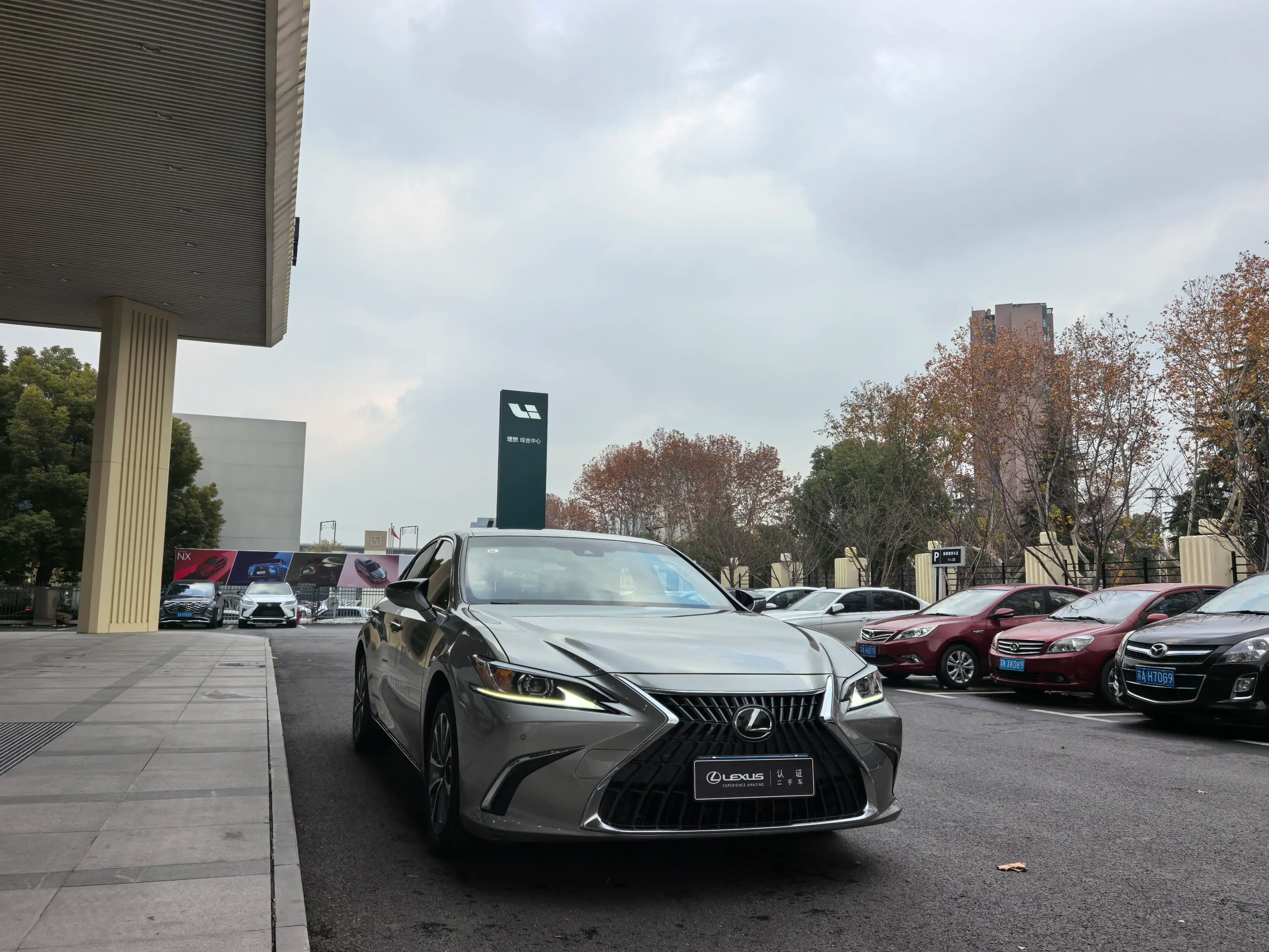 Lexus ES 2024 г. 25137 км. — фото 2
