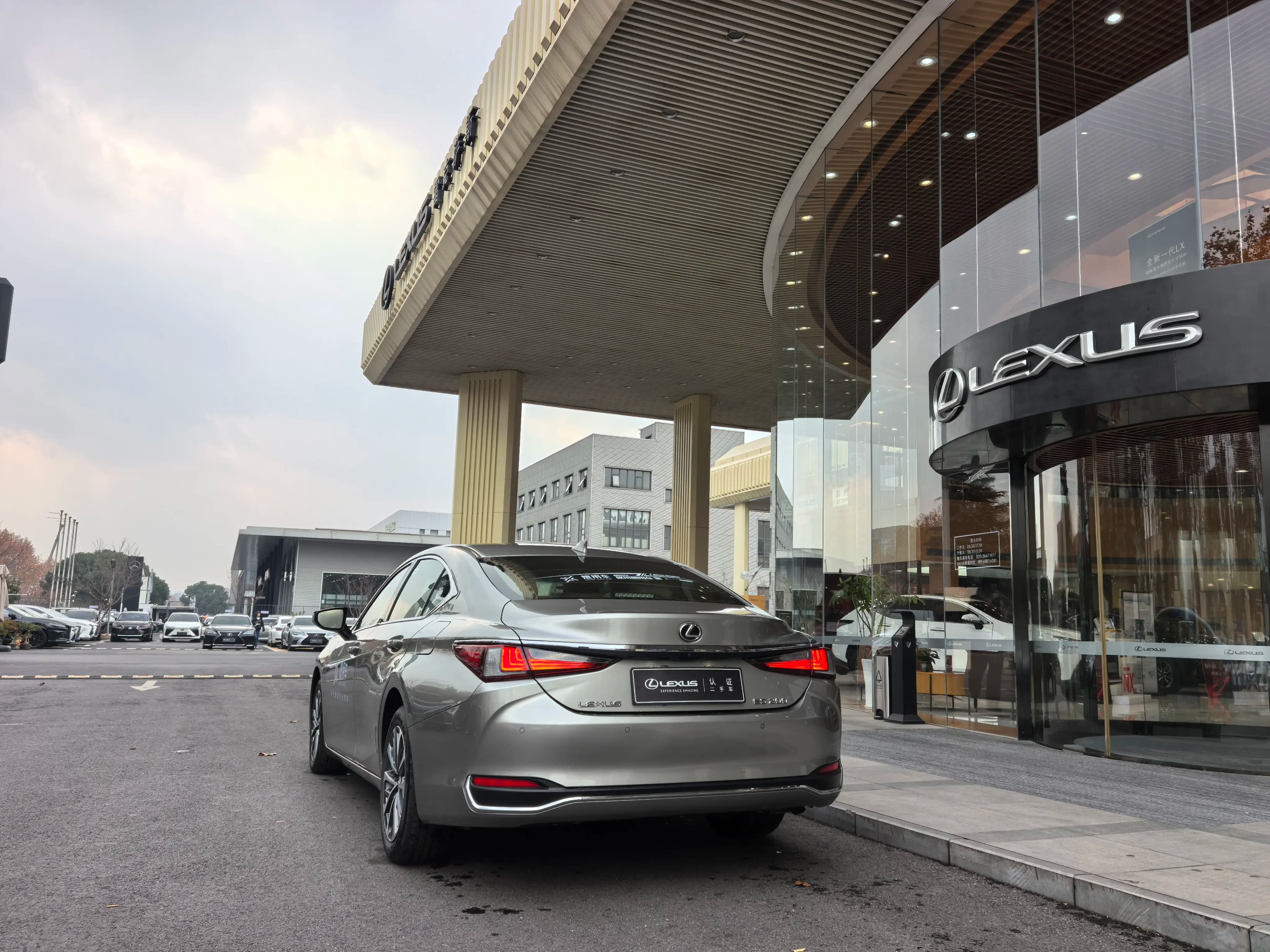 Lexus ES 2024 г. 25137 км. — фото 4