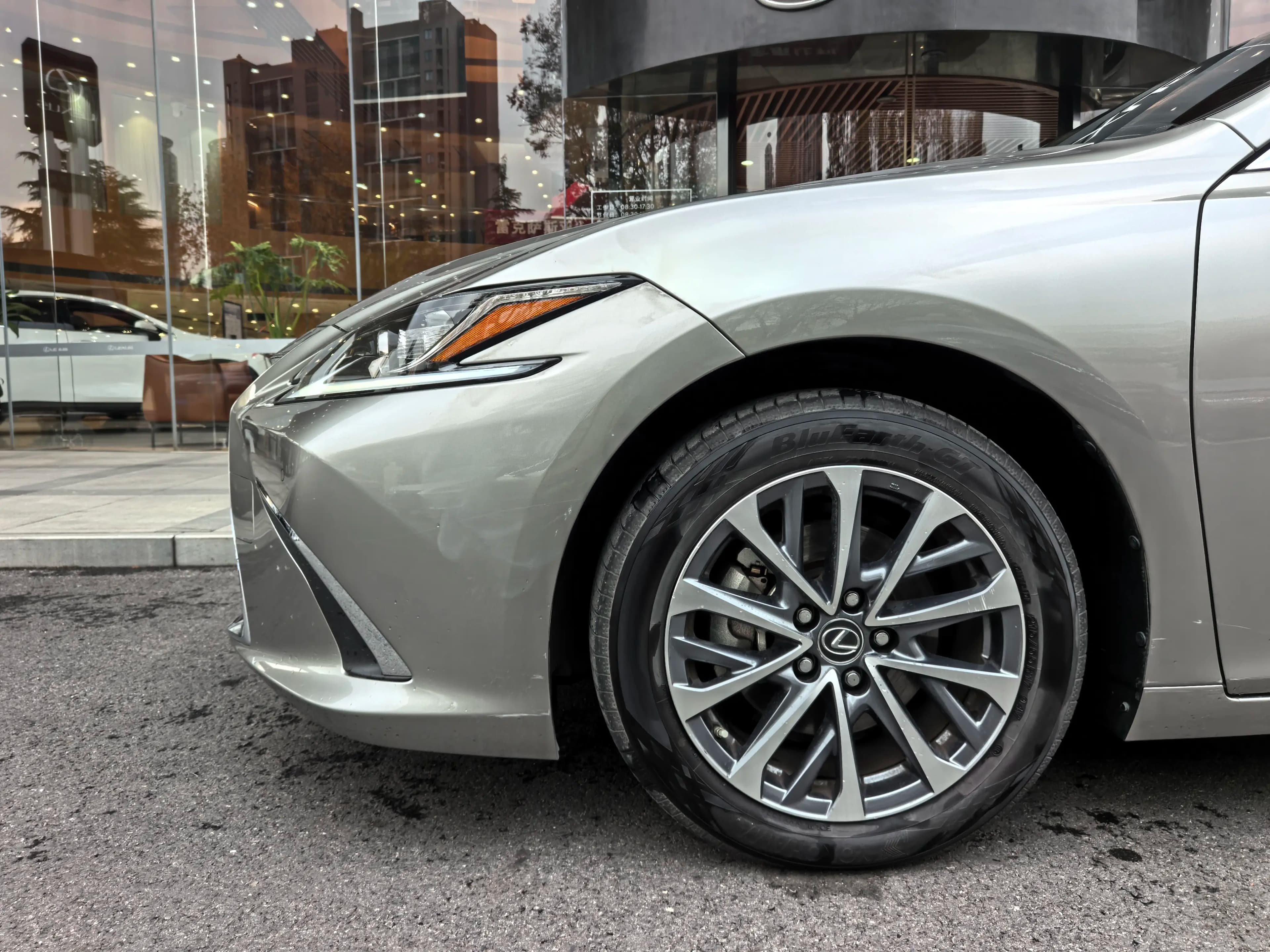 Lexus ES 2024 г. 25137 км. — фото 10