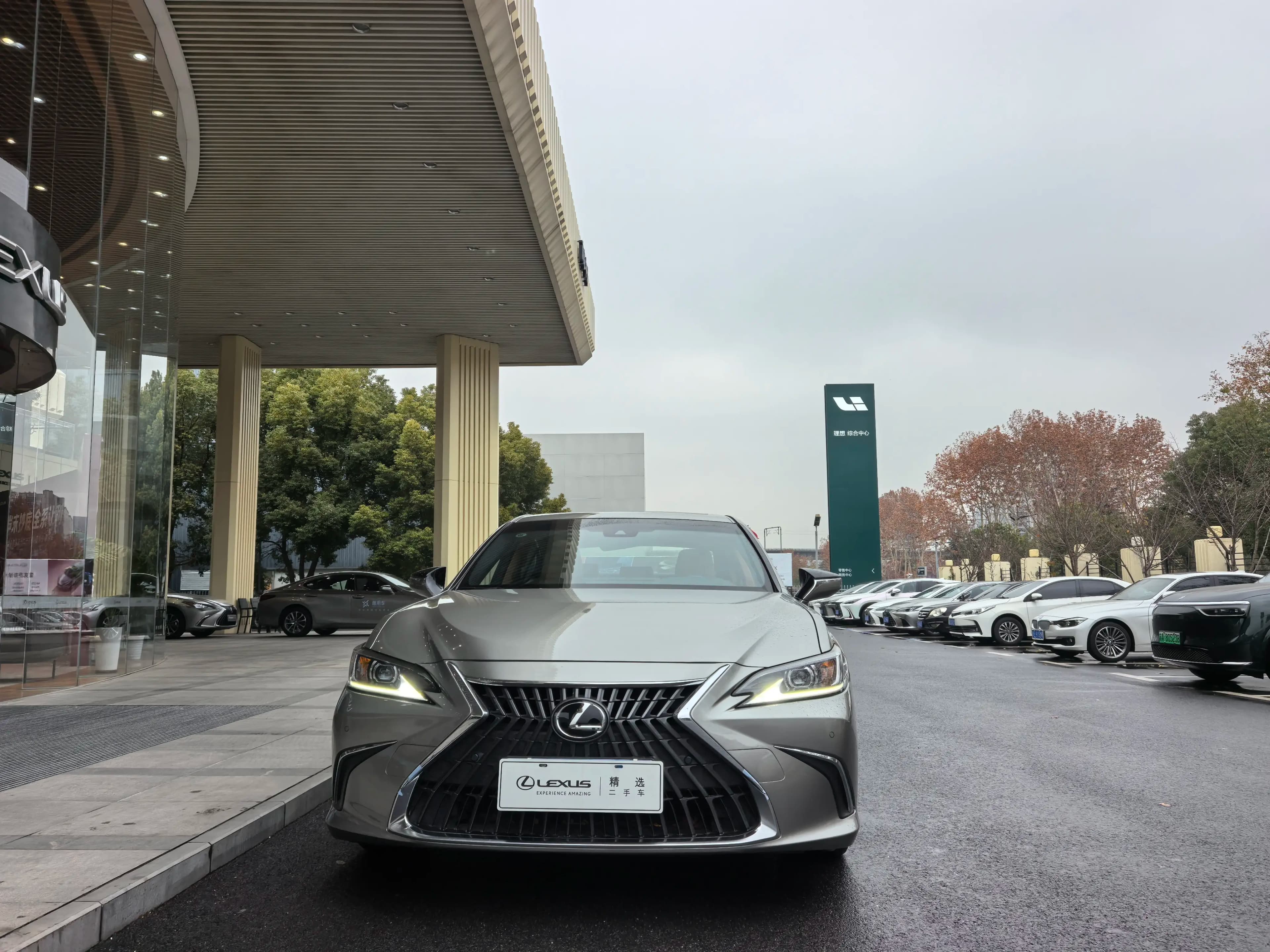Lexus ES 2024 г. 23138 км. — фото 2