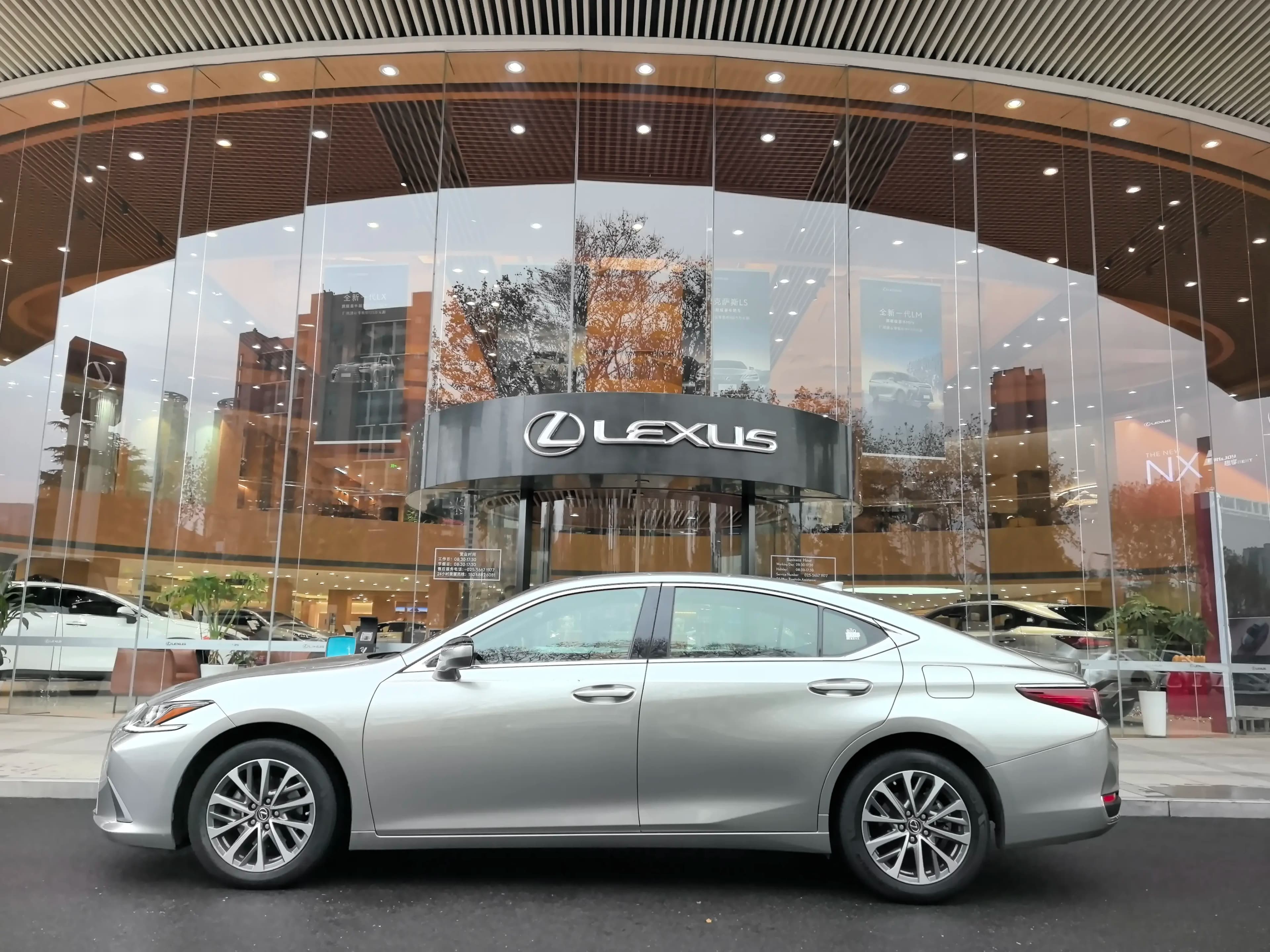 Lexus ES 2024 г. 23138 км. — фото 4