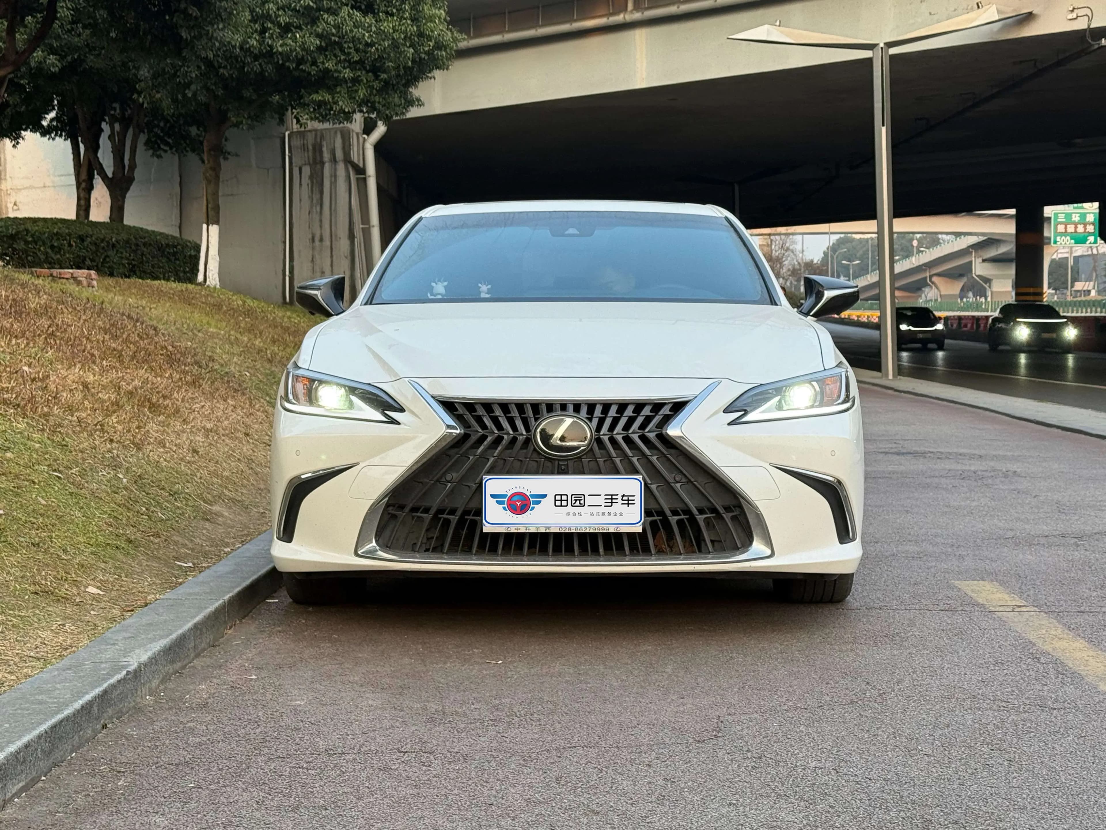 Lexus ES 2022 г. 61140 км. — фото 2