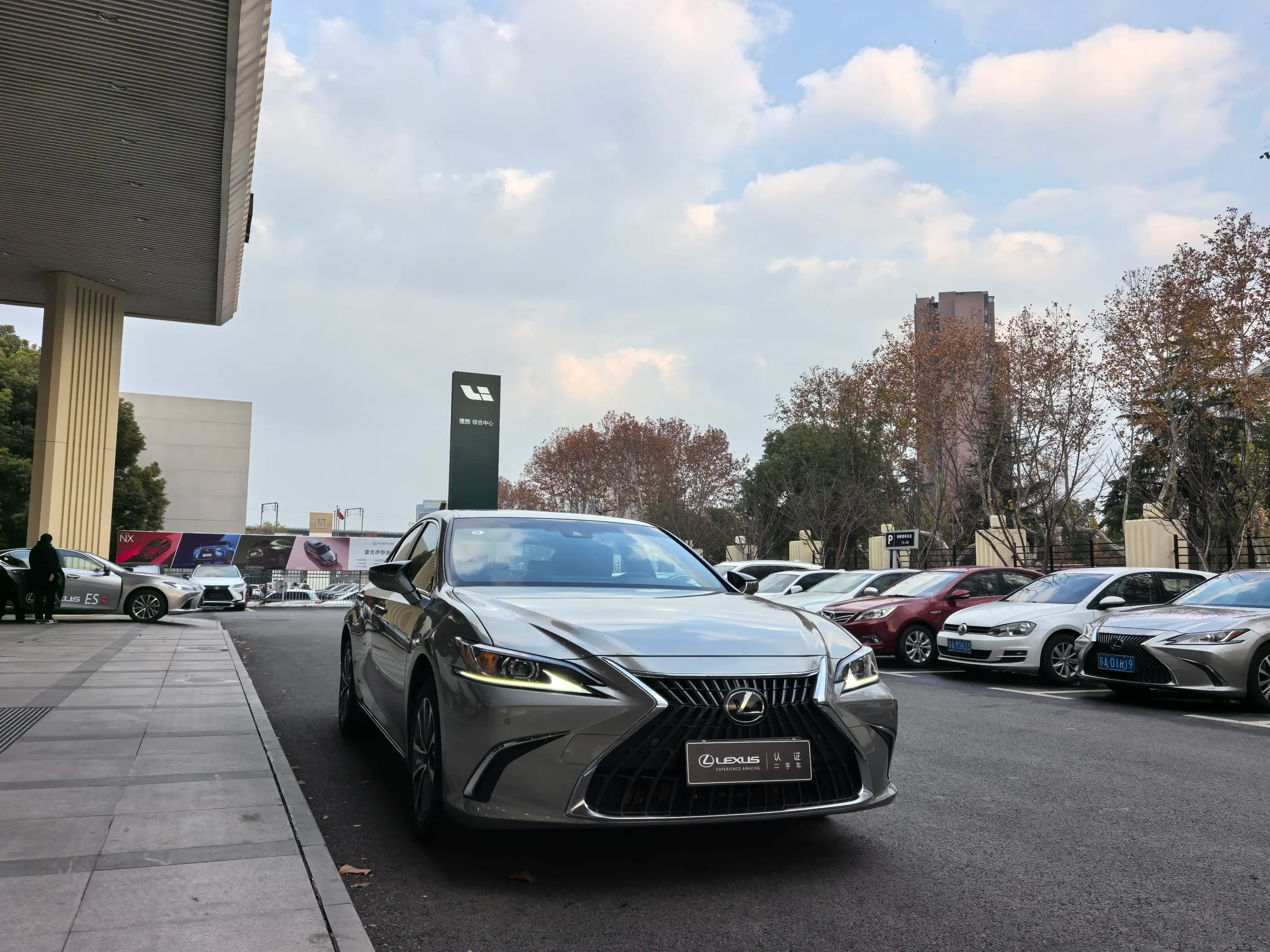 Lexus ES 2024 г. 30141 км. — фото 2