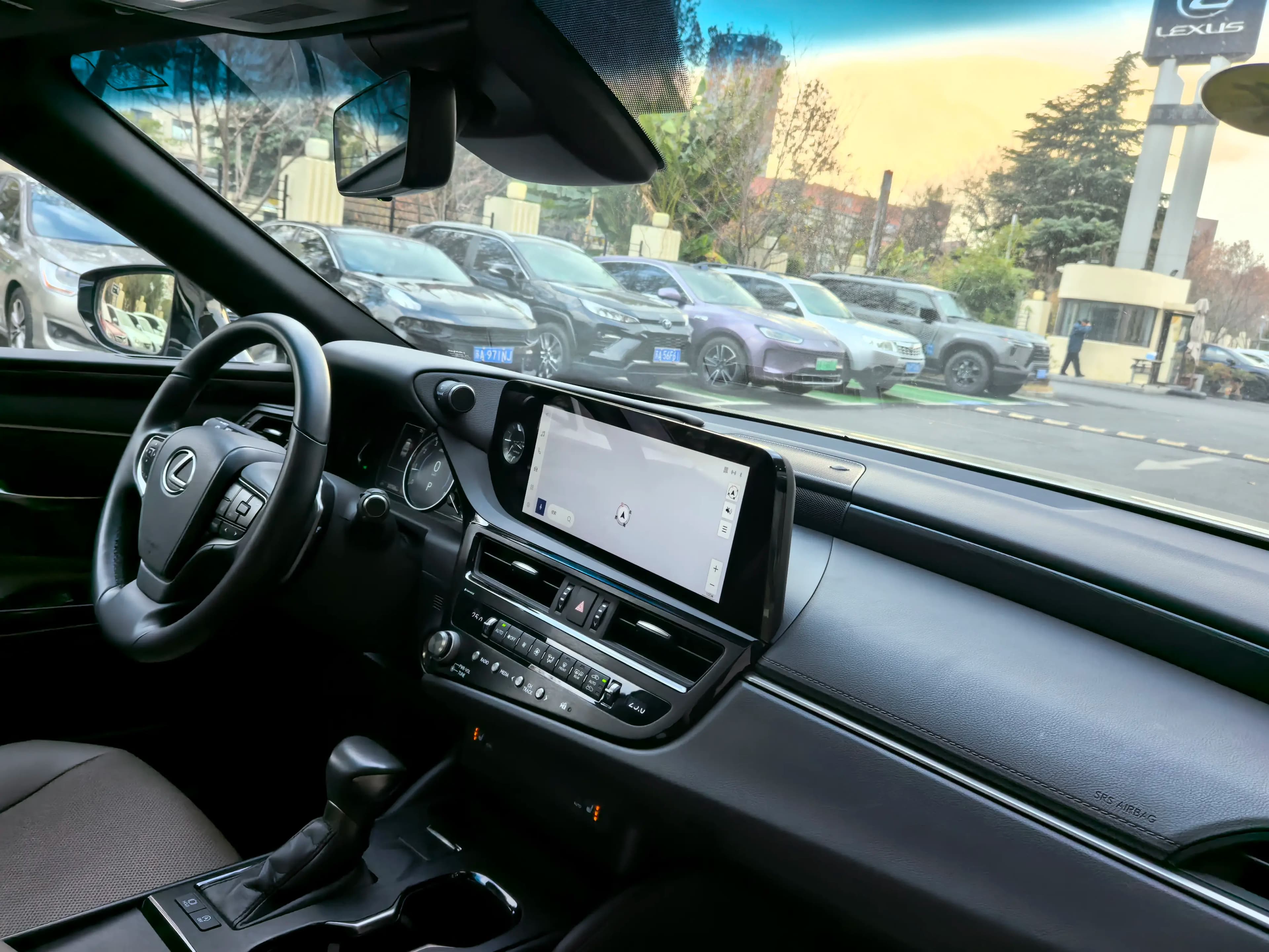 Lexus ES 2024 г. 30141 км. — фото 10