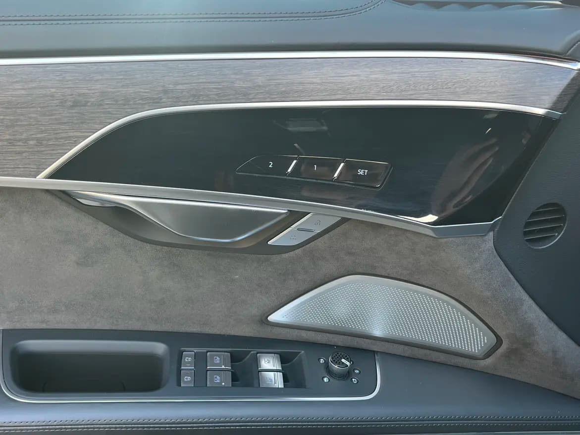 Audi A8 2021 г. 48023 км. — фото 13
