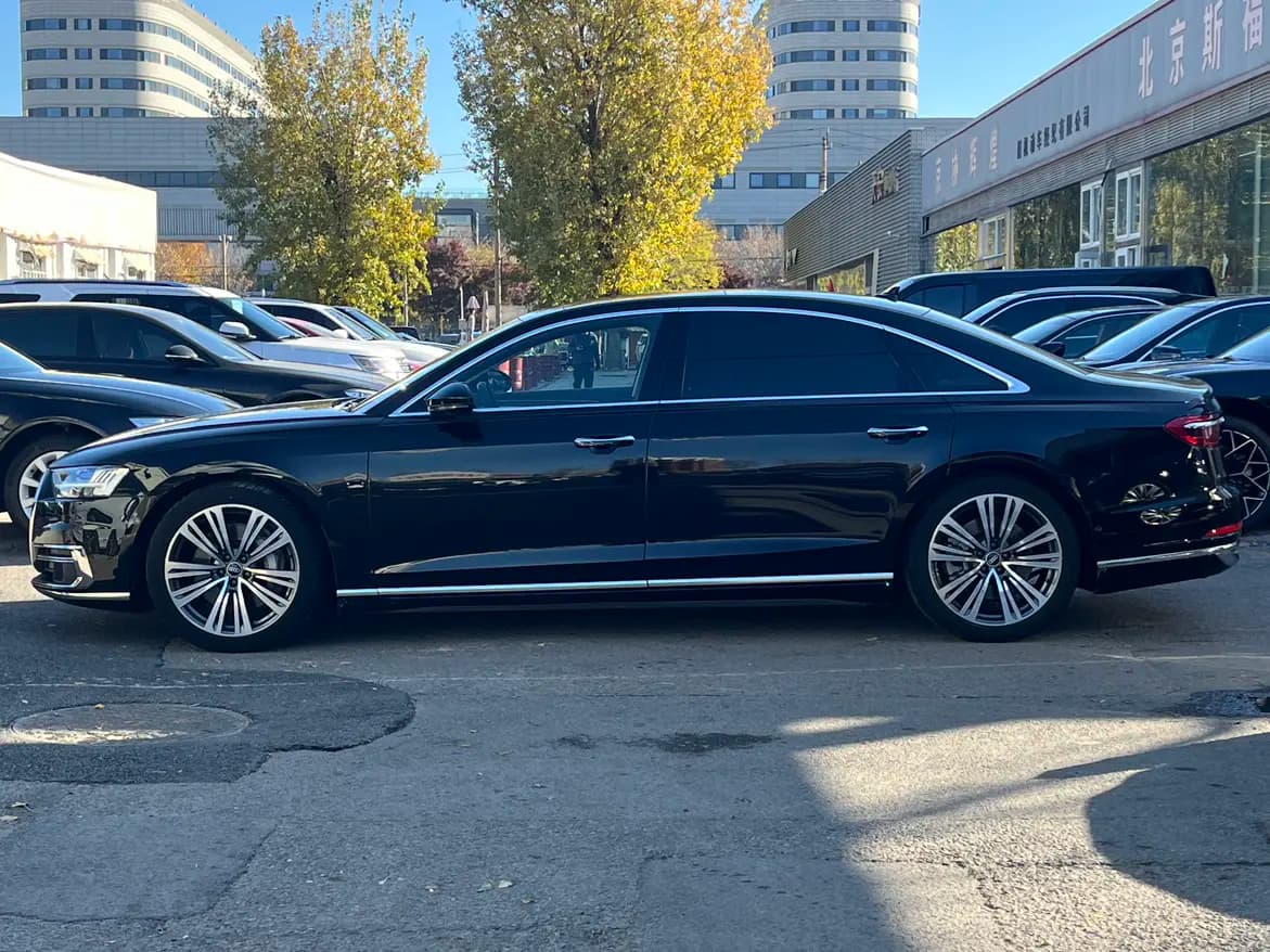 Audi A8 2021 г. 48023 км. — фото 4