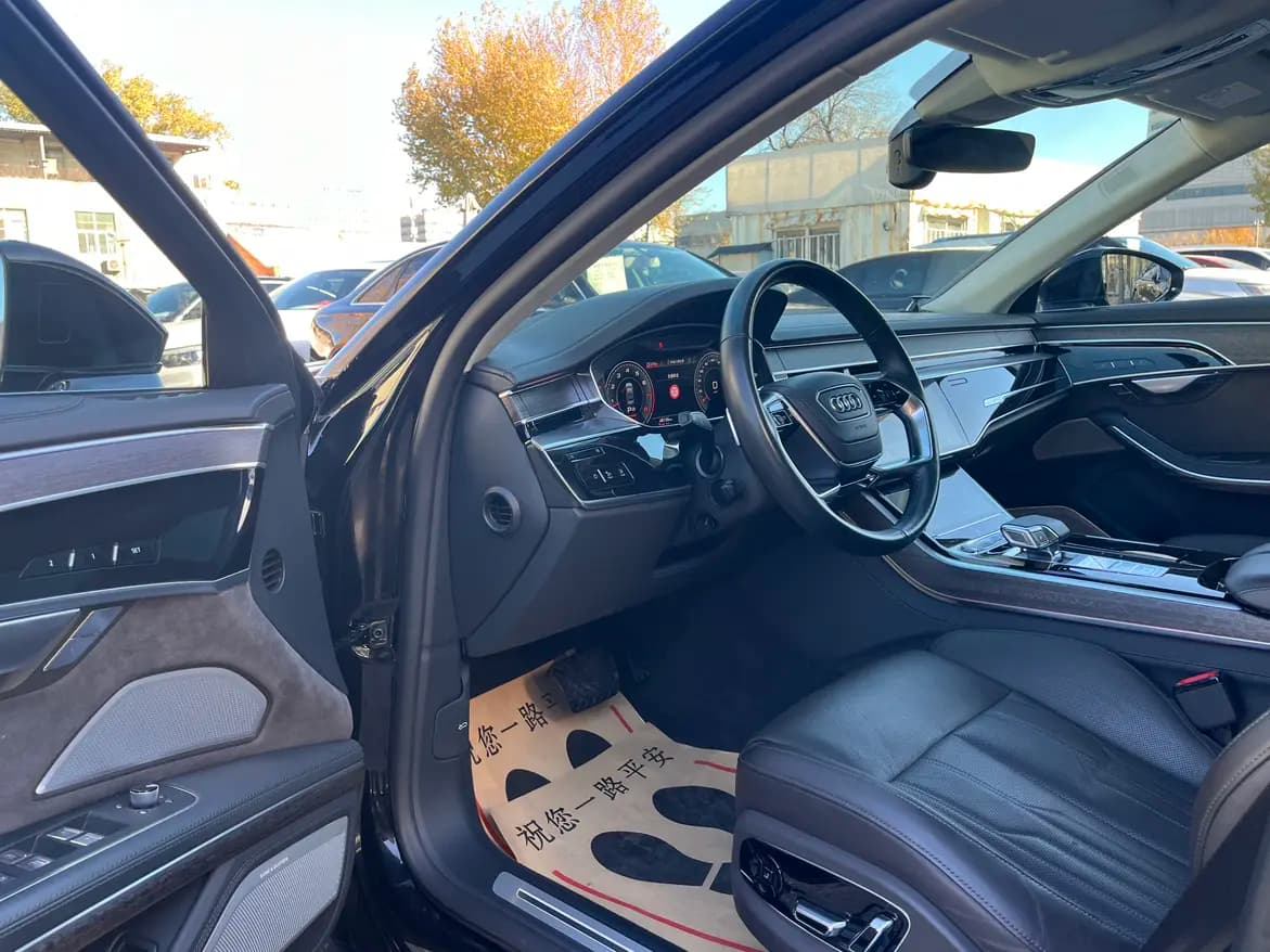 Audi A8 2021 г. 48023 км. — фото 37