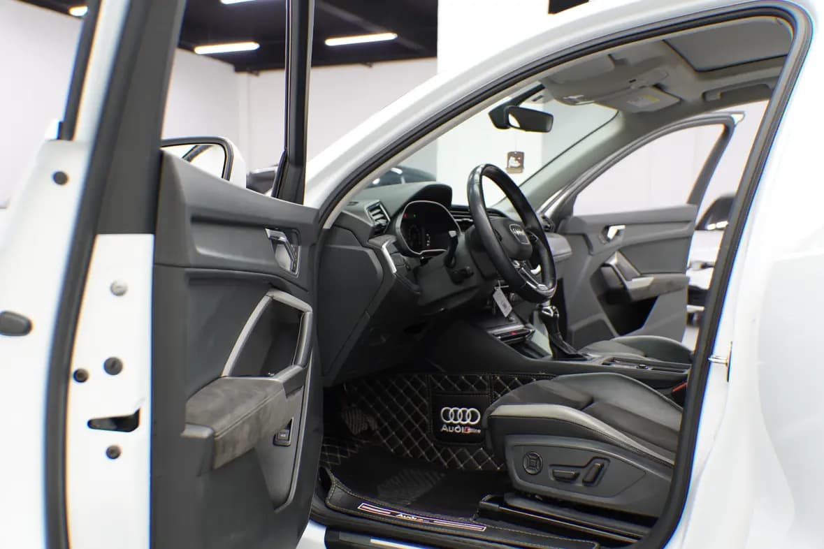 Audi Q3 2021 г. 54007 км. — фото 19