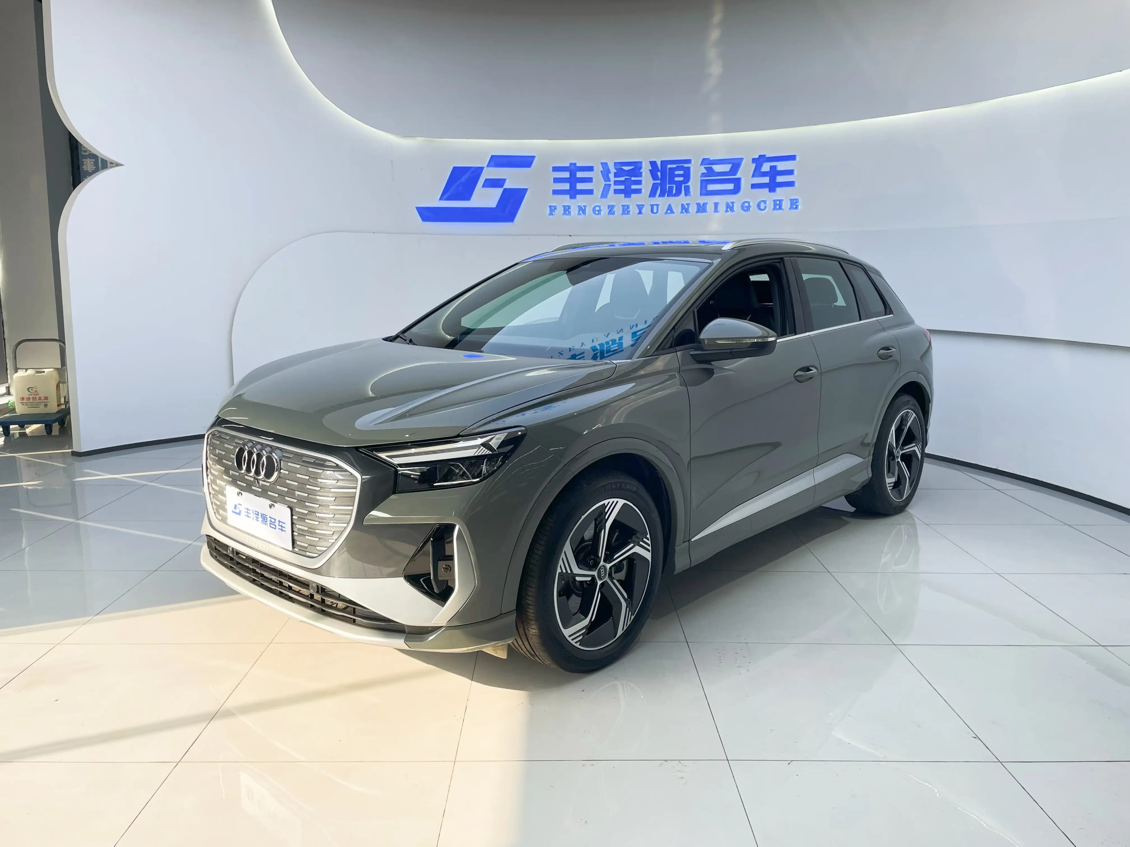 Audi Q4 e-tron 2024 г. 19861 км.