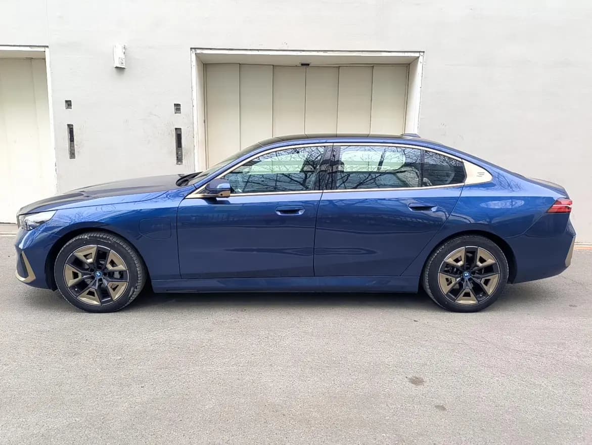 BMW i5 2024 г. 9760 км. — фото 3