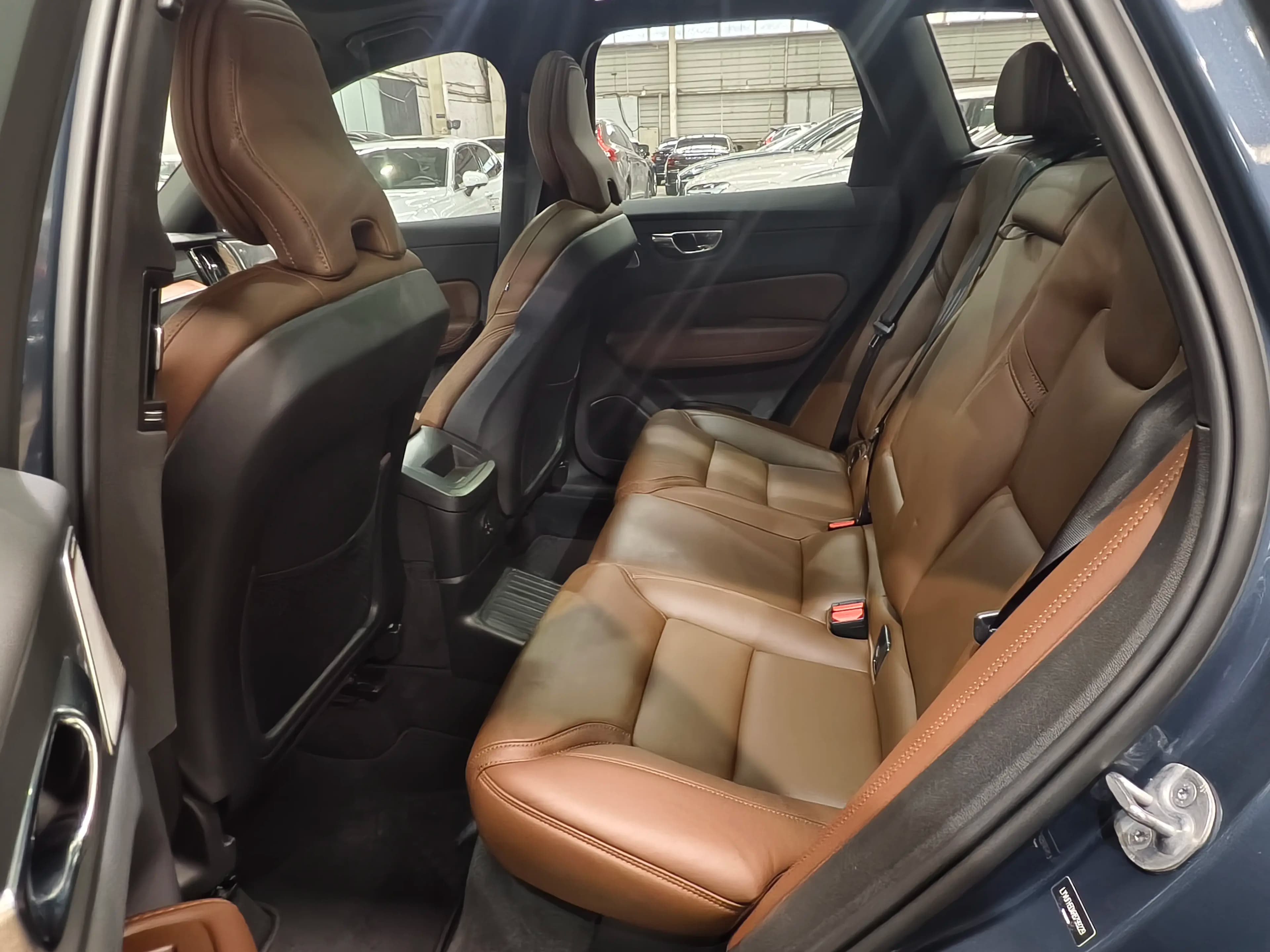 Volvo XC60 PHEV 2023 г. 29112 км. — фото 11