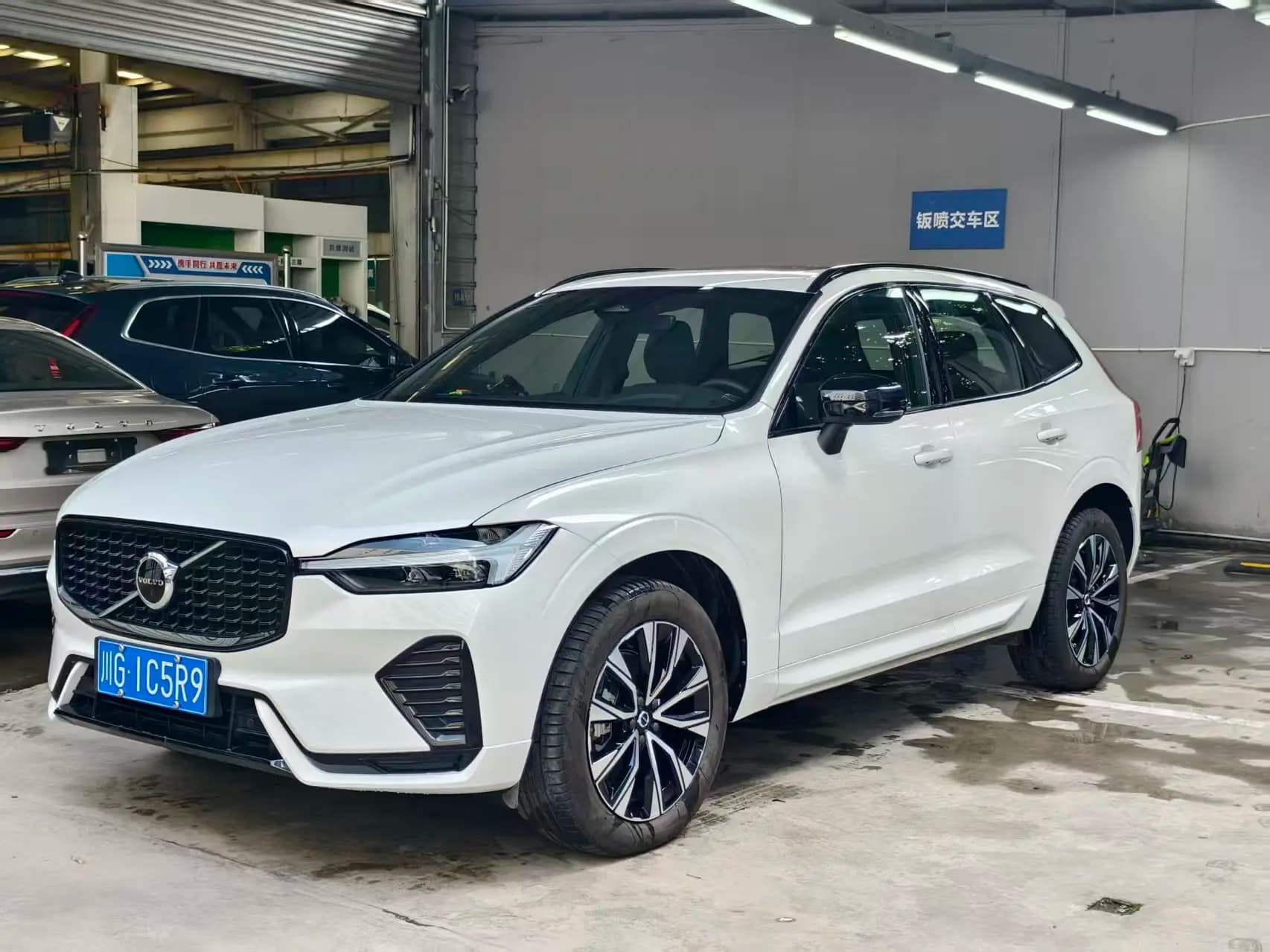 Volvo XC60 2025 г. 19097 км.
