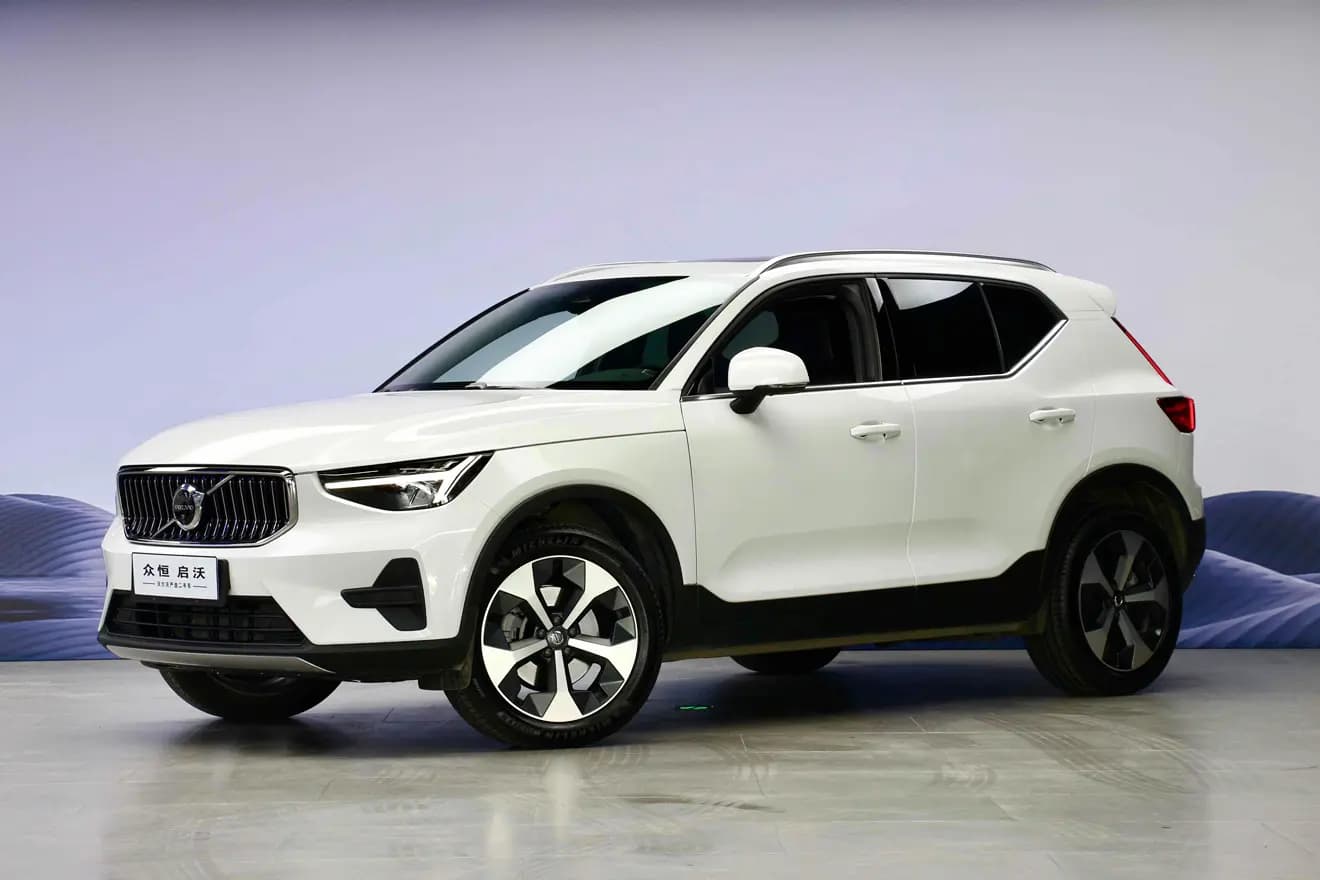 Volvo XC40 2024 г. 16100 км.