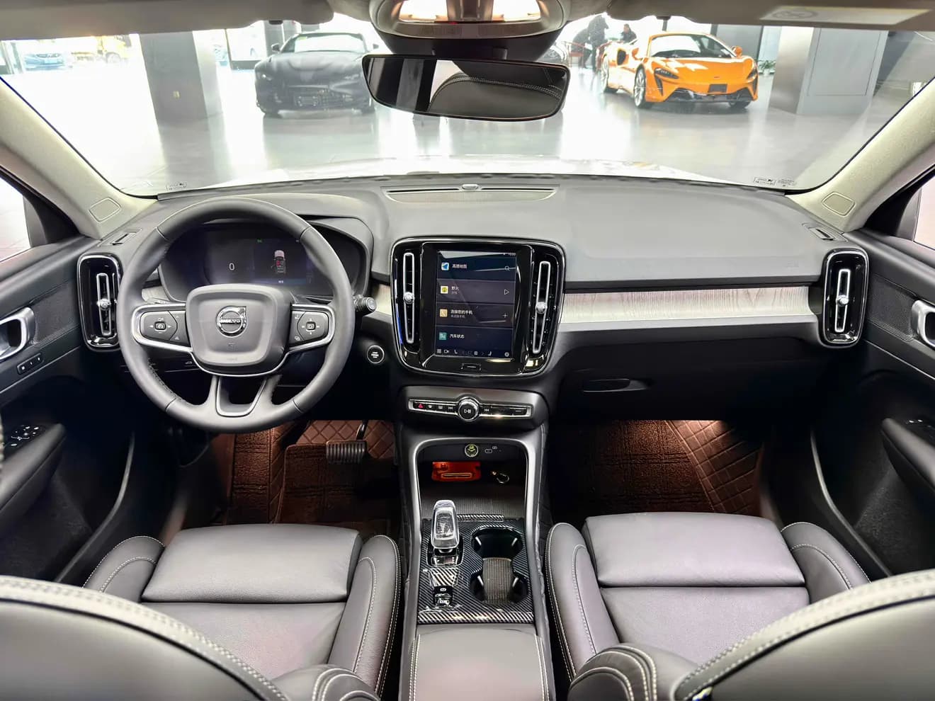 Volvo XC40 2024 г. 16100 км. — фото 13