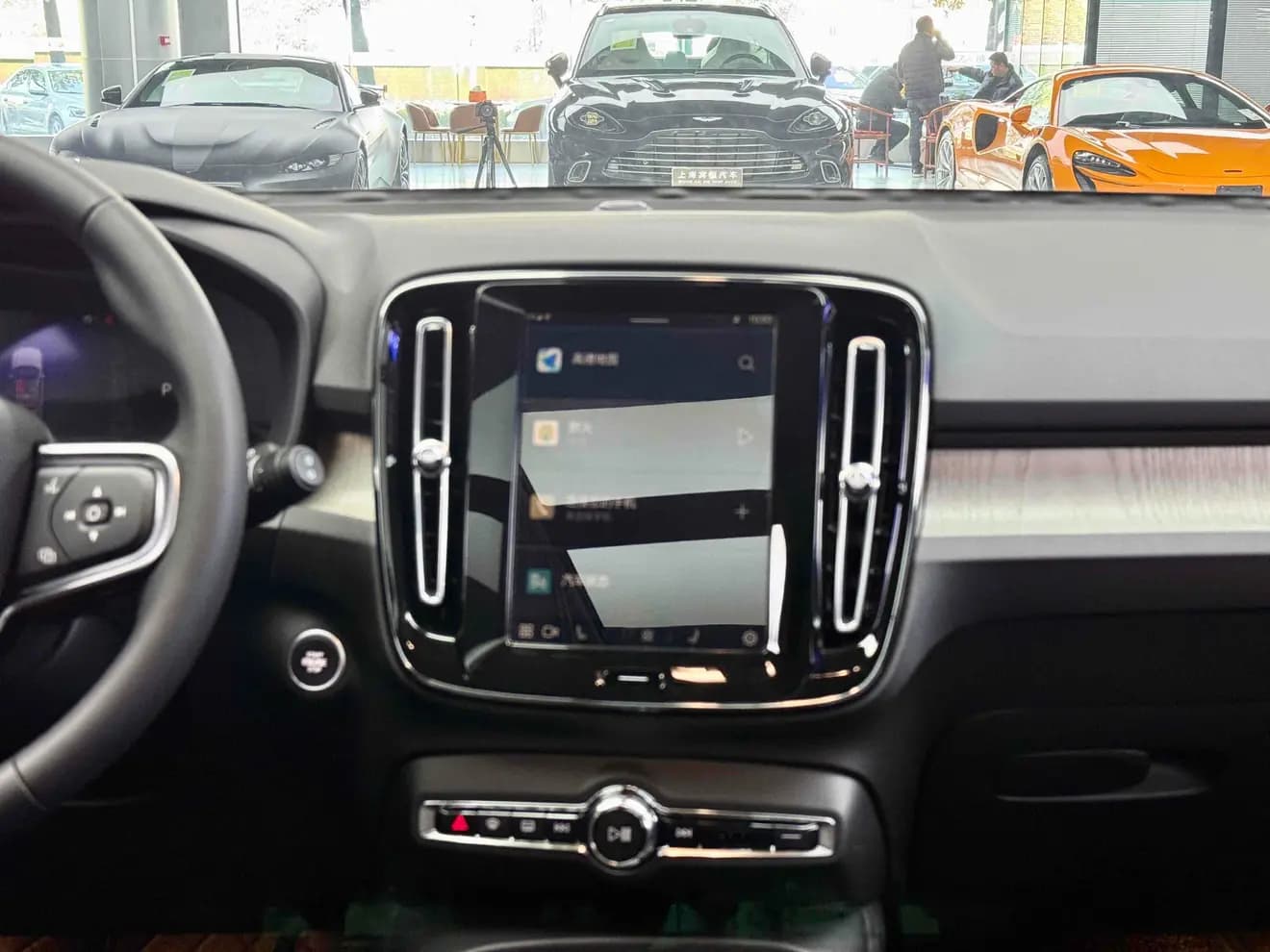 Volvo XC40 2024 г. 16100 км. — фото 14
