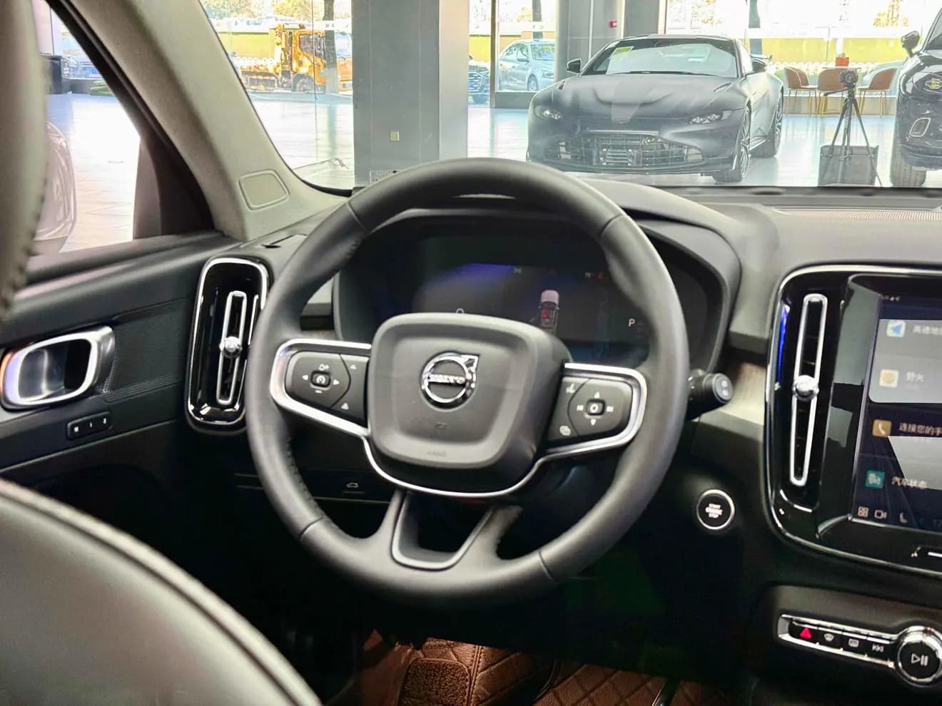 Volvo XC40 2024 г. 16100 км. — фото 16