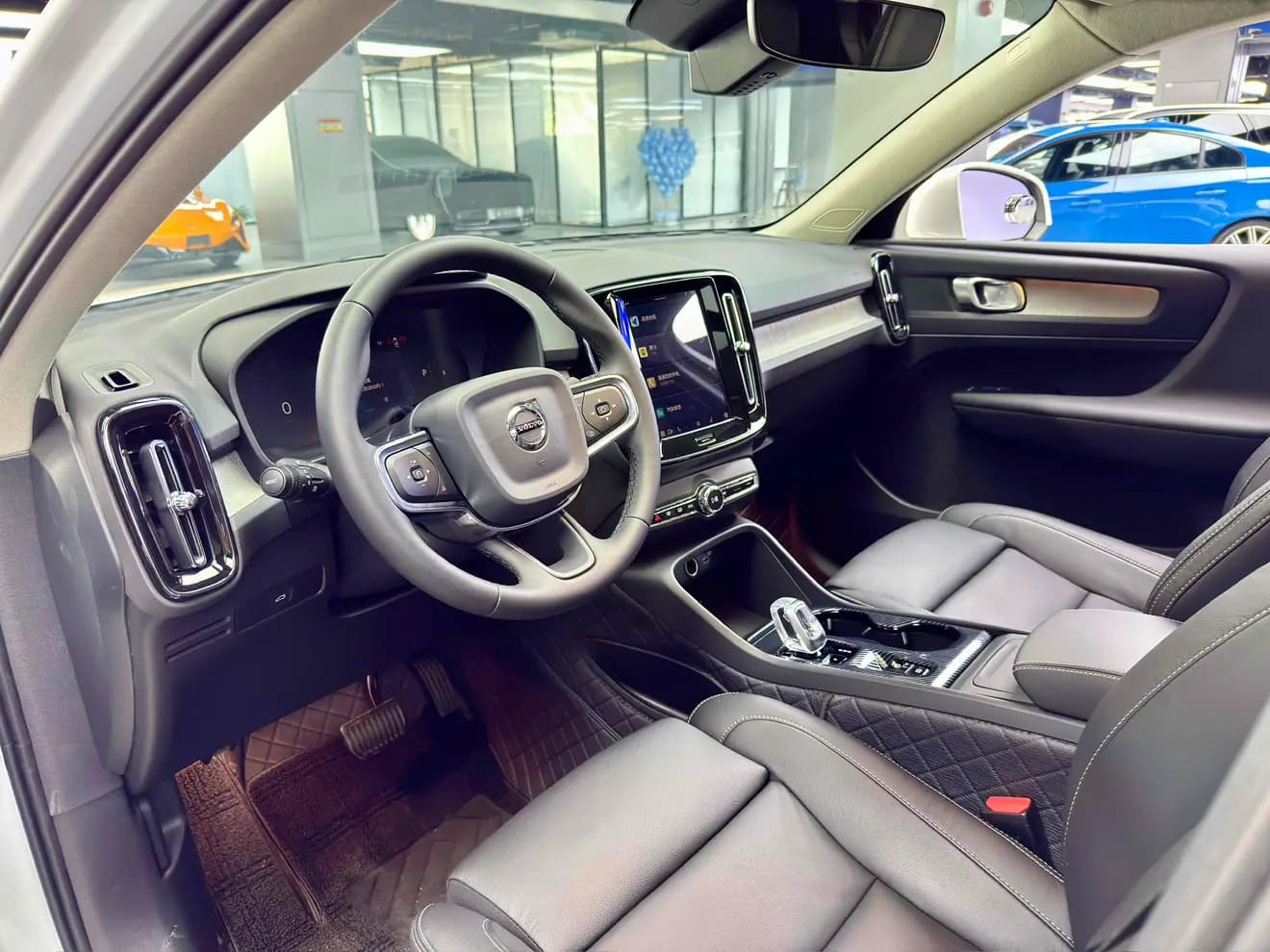 Volvo XC40 2024 г. 16100 км. — фото 18