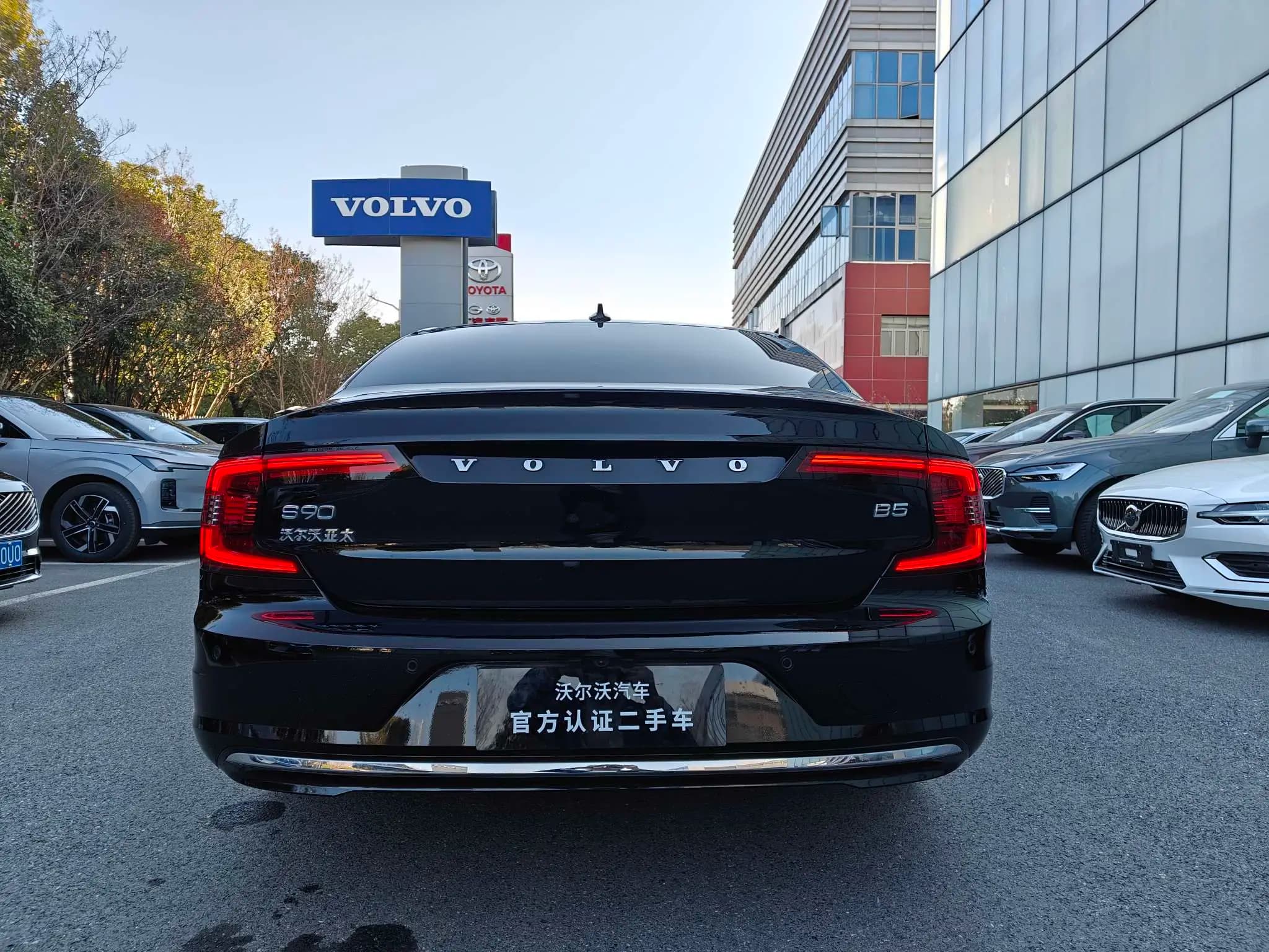Volvo S90 2025 г. 8434 км. — фото 3
