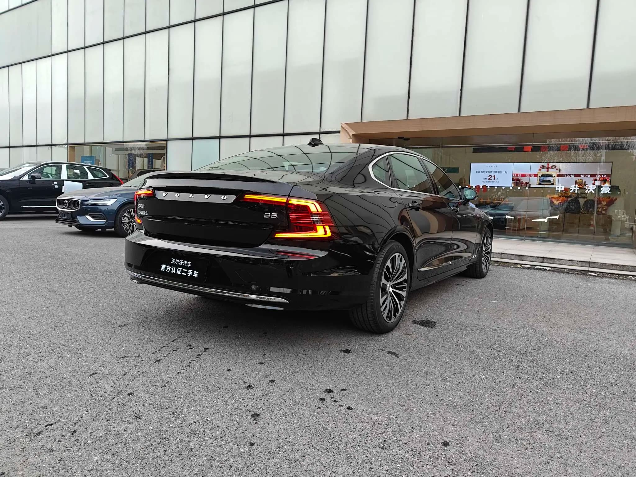 Volvo S90 2025 г. 5536 км. — фото 4