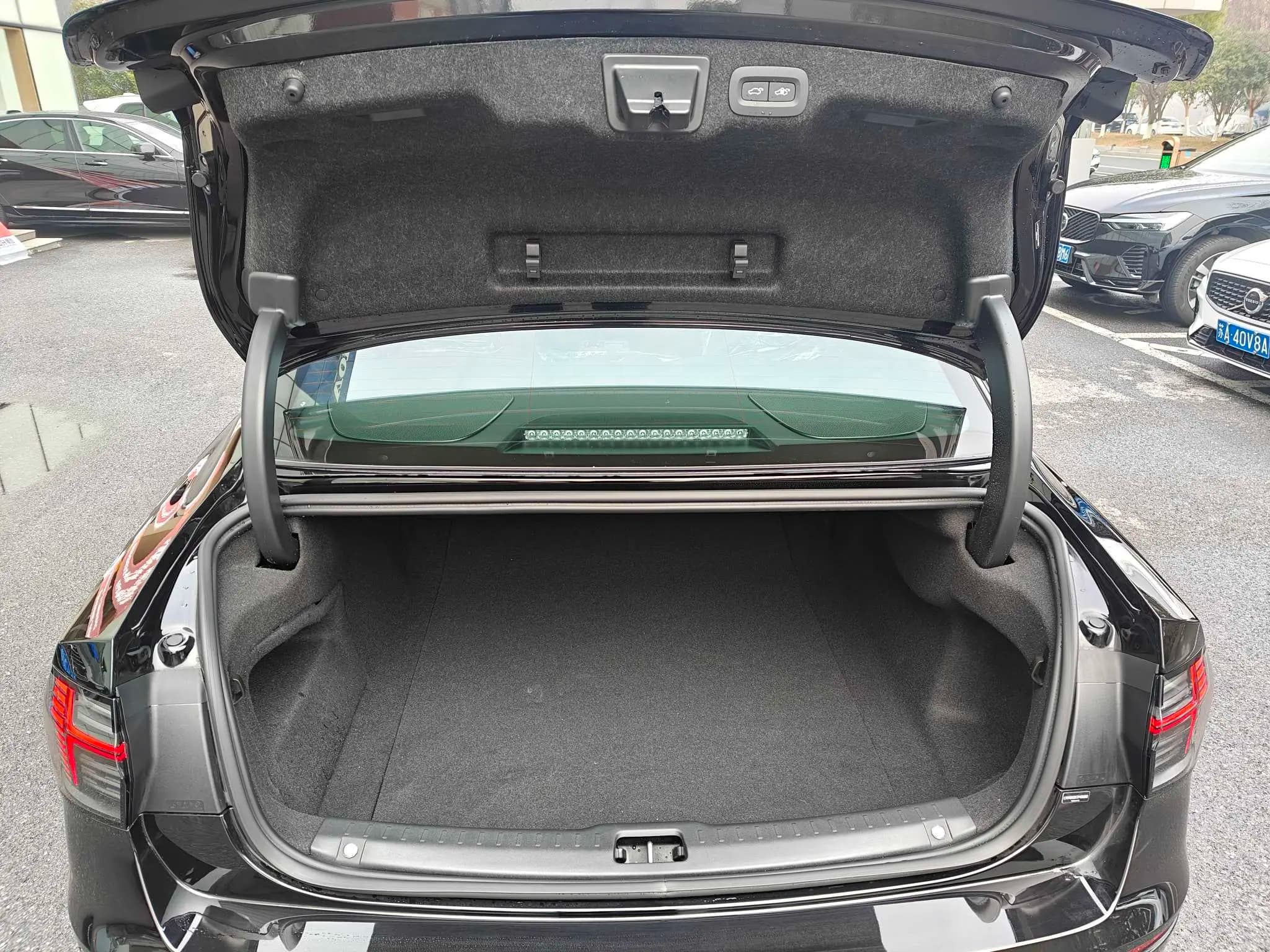 Volvo S90 2025 г. 8237 км. — фото 12